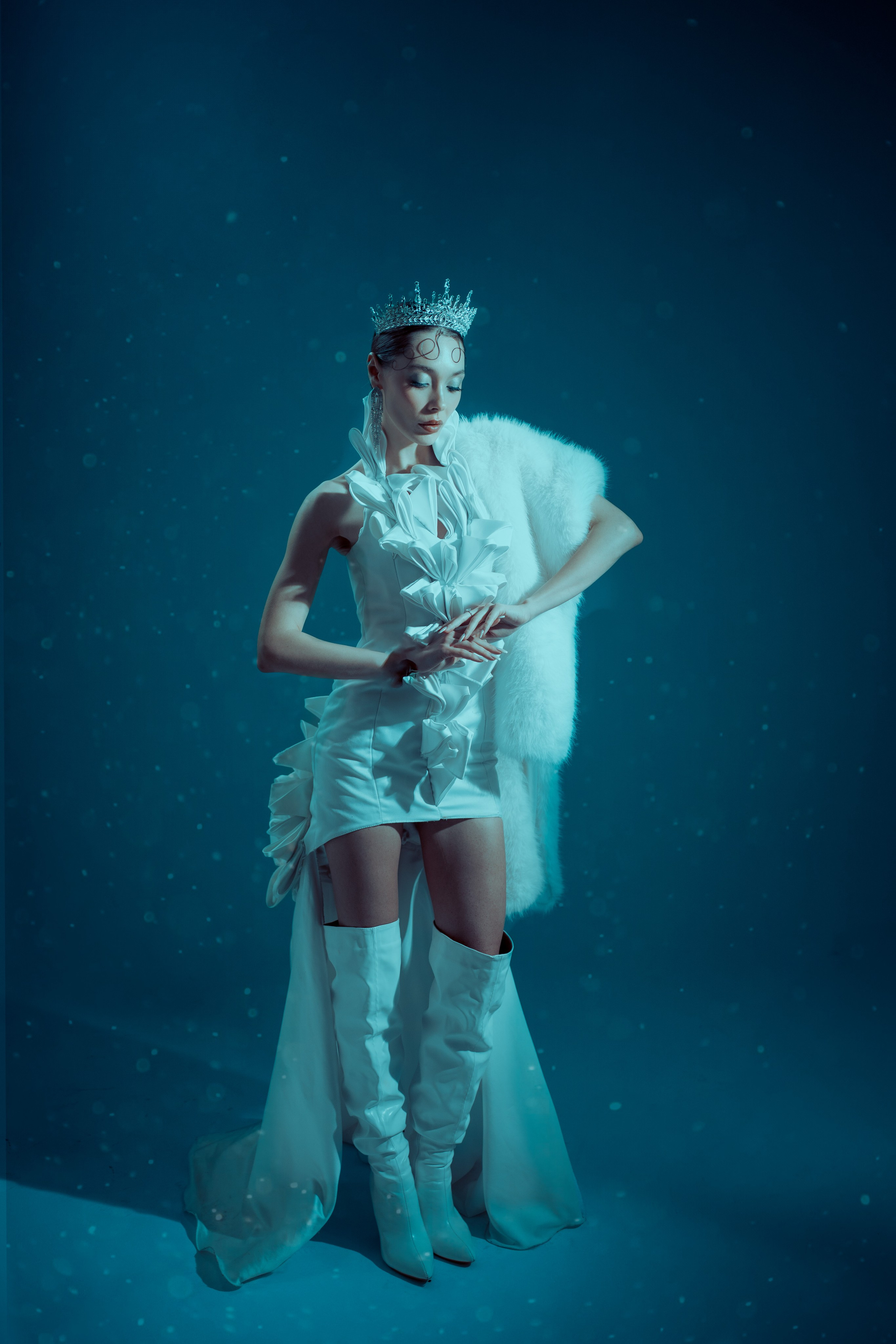 I’m Julia Idamzhapova, a photographer based in Lisbon, creating natural and timeless images