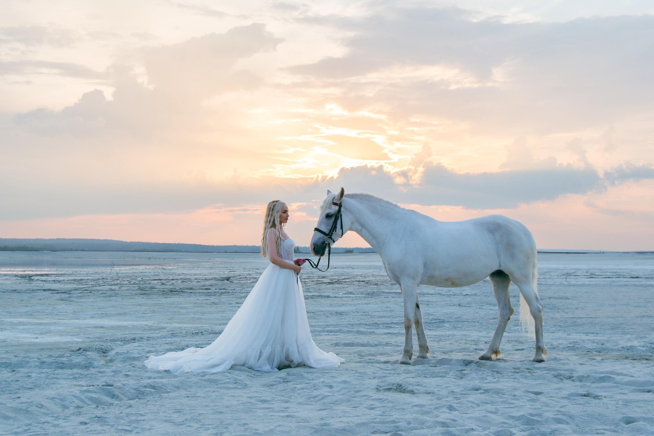 Елена и Анни в песках. Фотограф в Екатеринбурге Яна Круташова