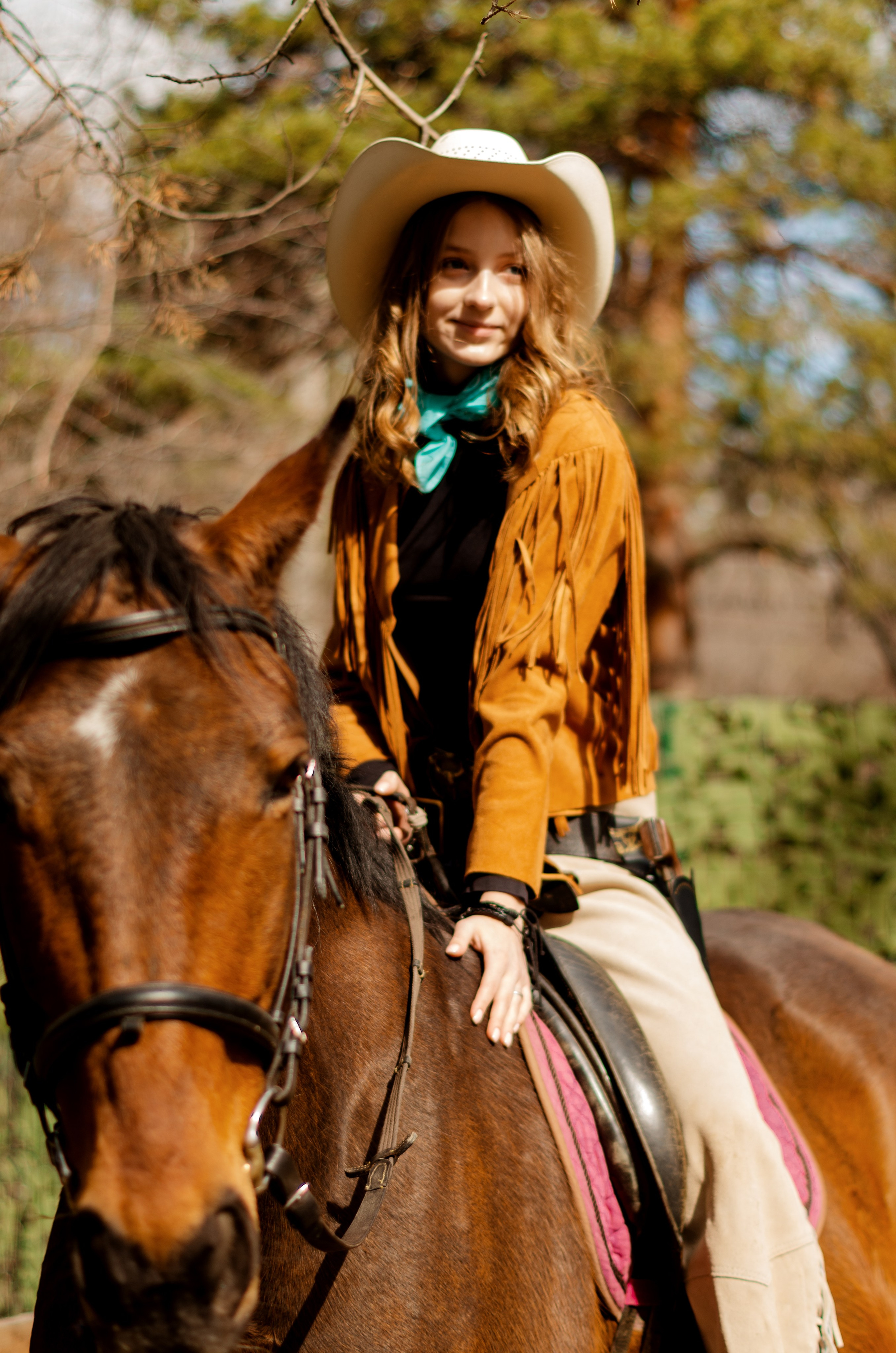Ковбойская девчонка. Фотограф Марина Доглядная Челябинск фотосессии с лошадьми, мотоциклами