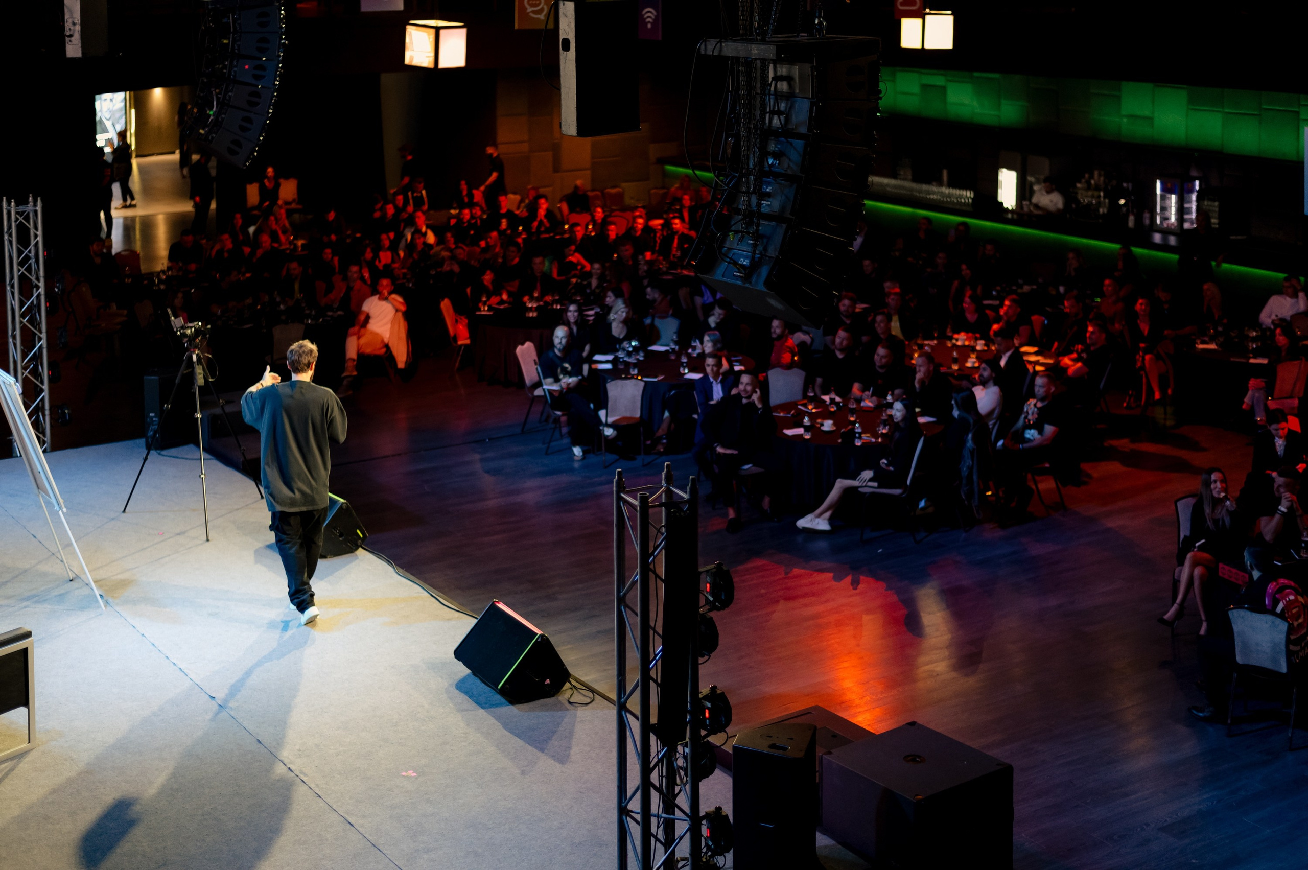 Манифестор. Фотограф в Москве. Антон S