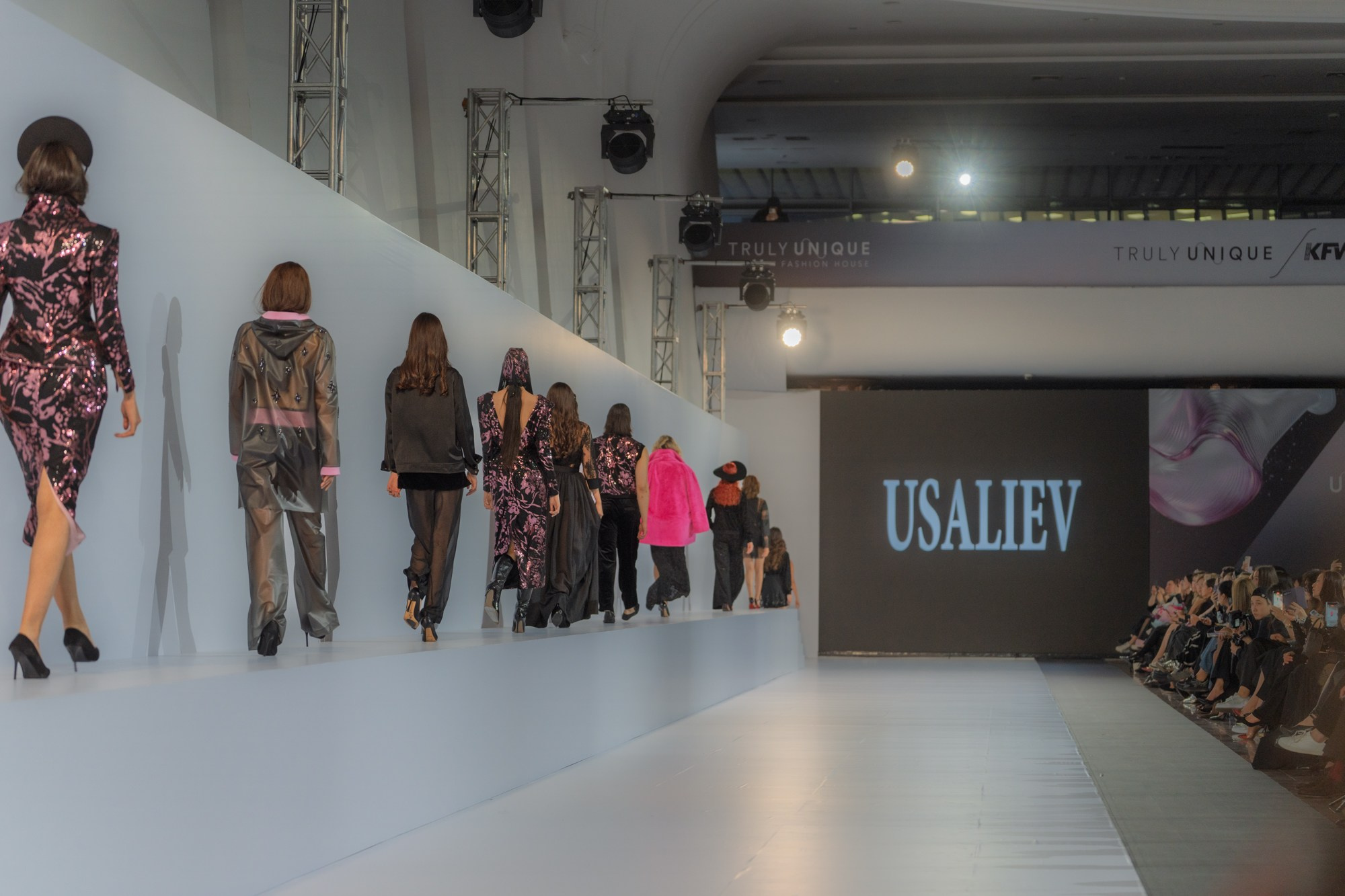 Usaliev. Сайт Алматинского НЮ АРТ, будуар и фэшн фотографа Дениса Карпенко