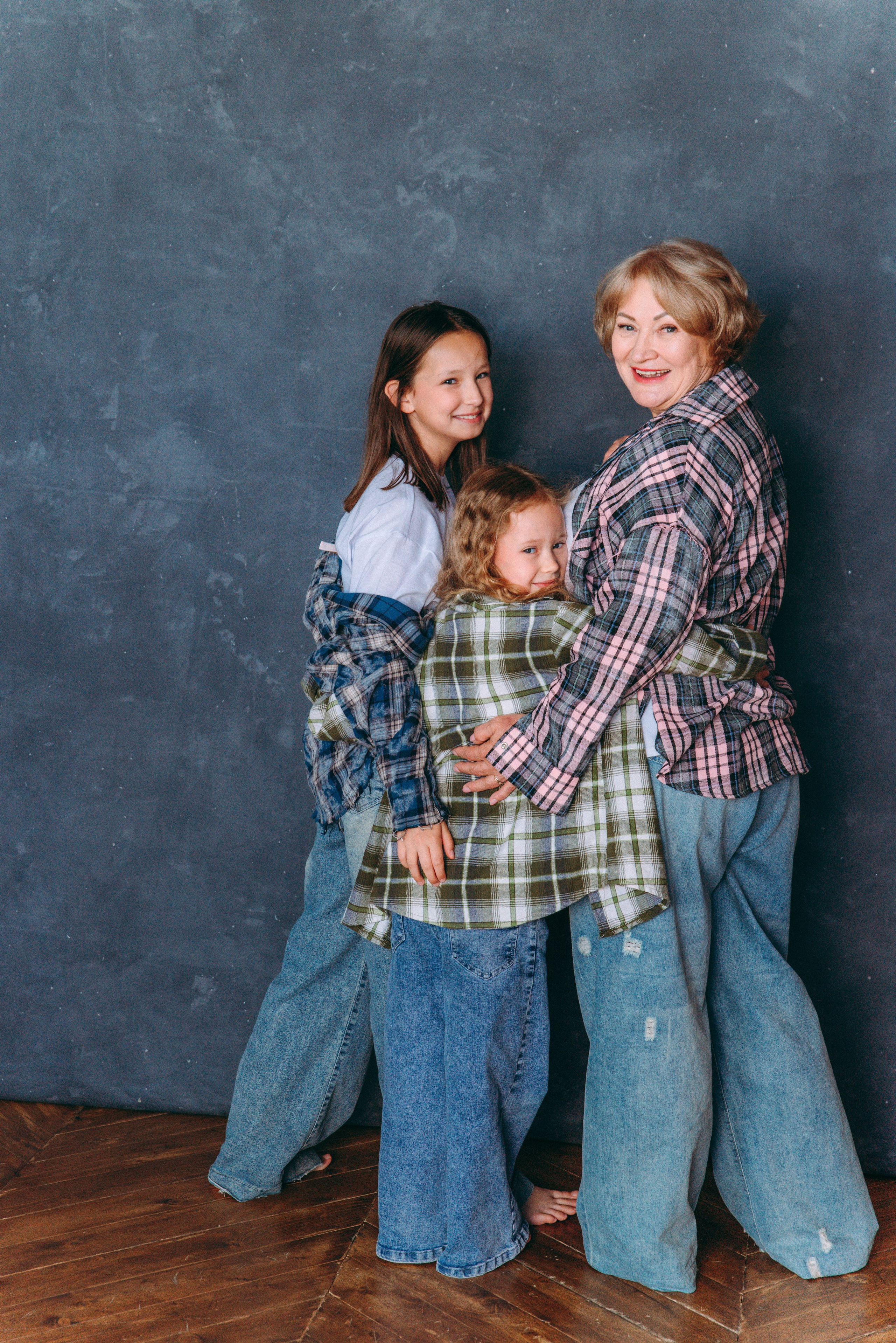 СВЕТЛАНА И ВНУЧКИ. Ольга Козлова фотограф Волгоград olkiny-fotki.ru