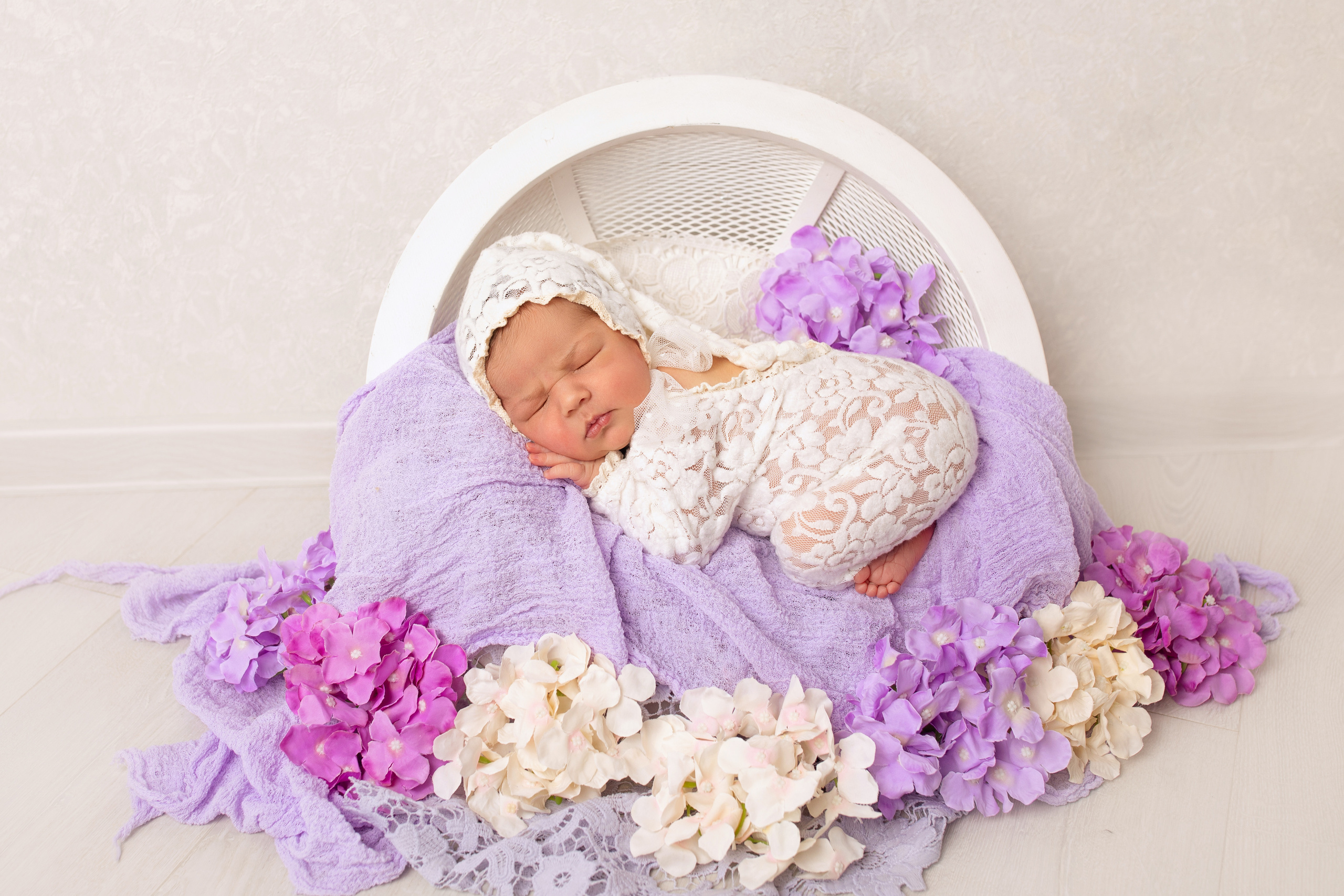 Фотосессия новорожденной девочки в Хабаровске
