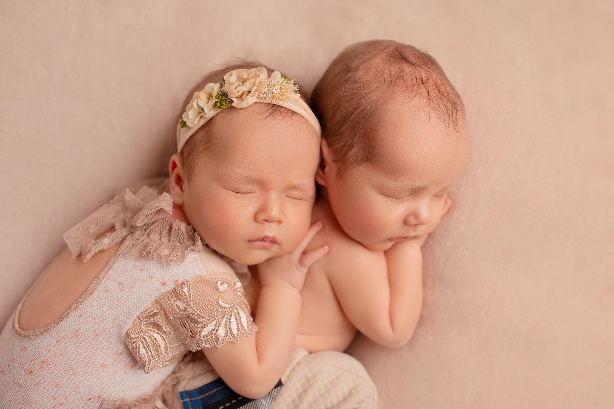 Лука и Василиса. Фотограф новорожденных и беременности в Хабаровске Варвара Титаева