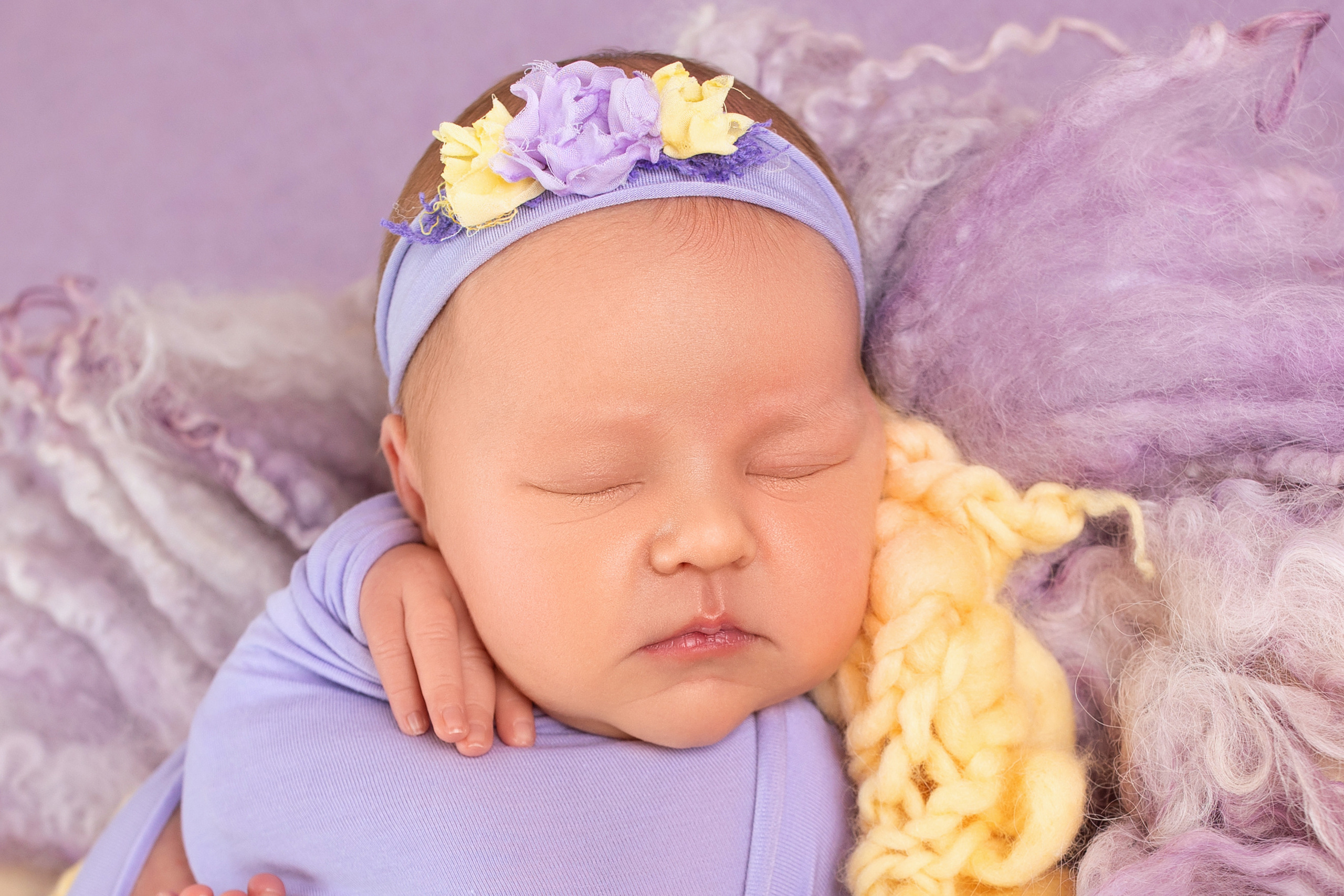 Фотосессия новорожденной девочки в Хабаровске