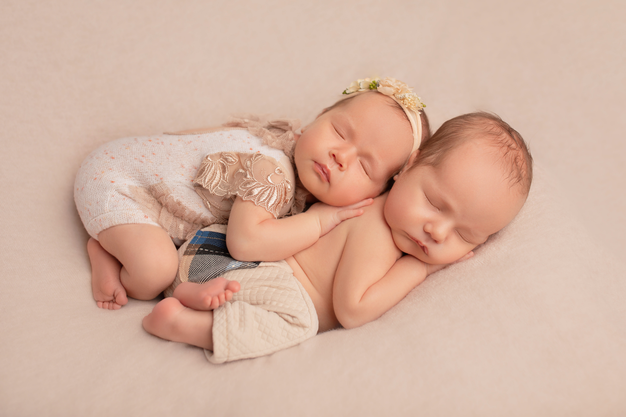 Лука и Василиса. Фотограф новорожденных и беременности в Хабаровске Варвара Титаева