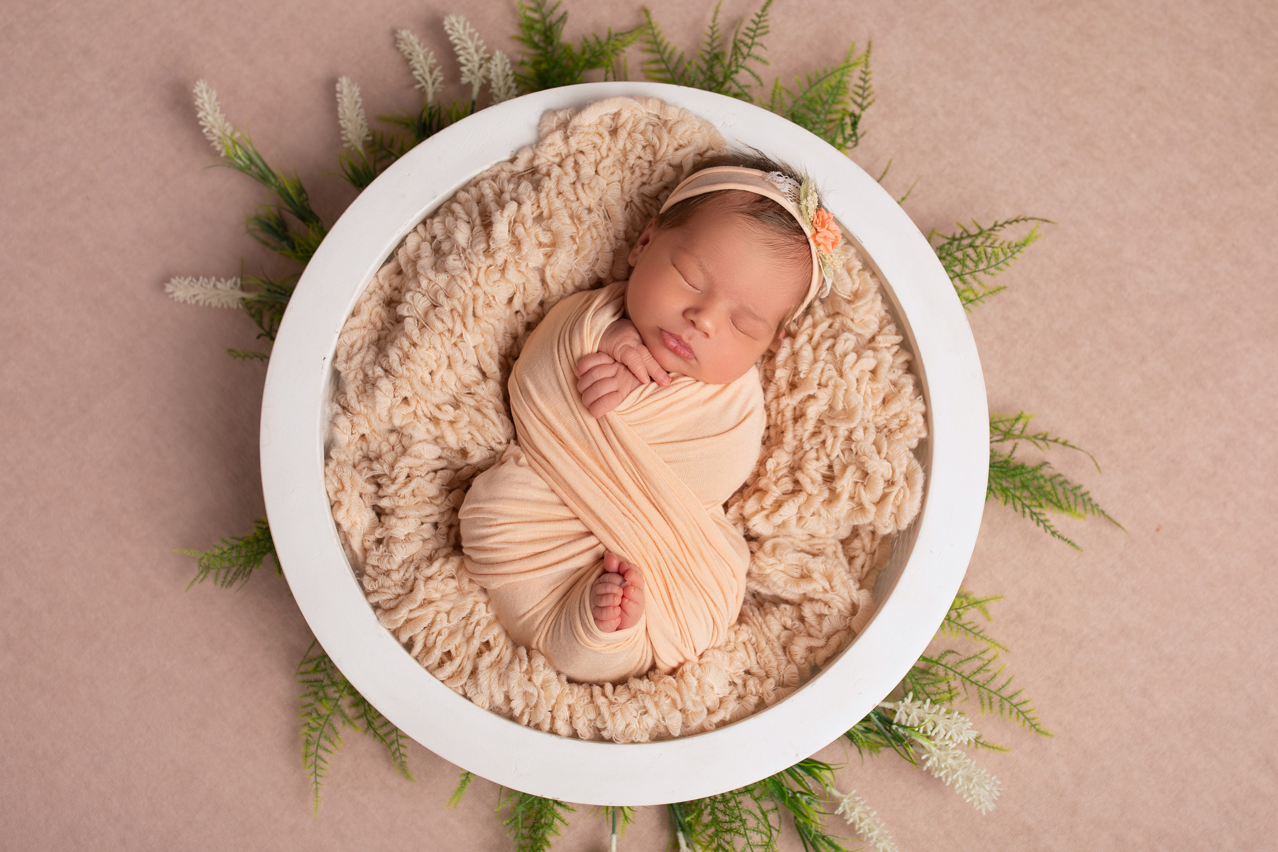 Фотосессия новорожденной девочки в Хабаровске