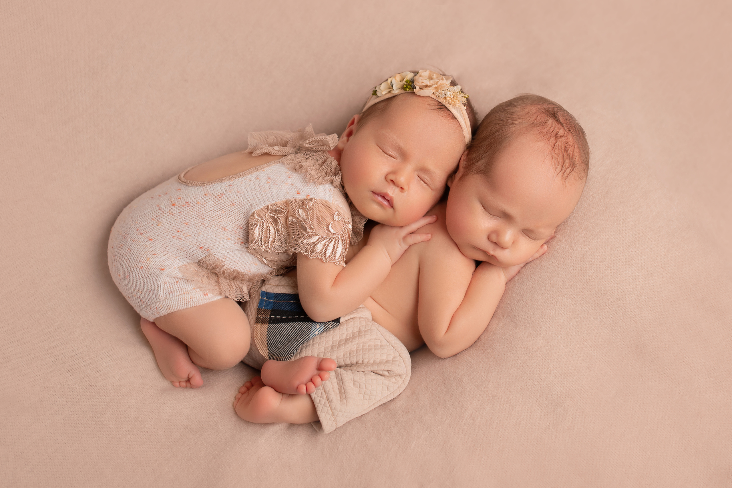 Лука и Василиса. Фотограф новорожденных и беременности в Хабаровске Варвара Титаева
