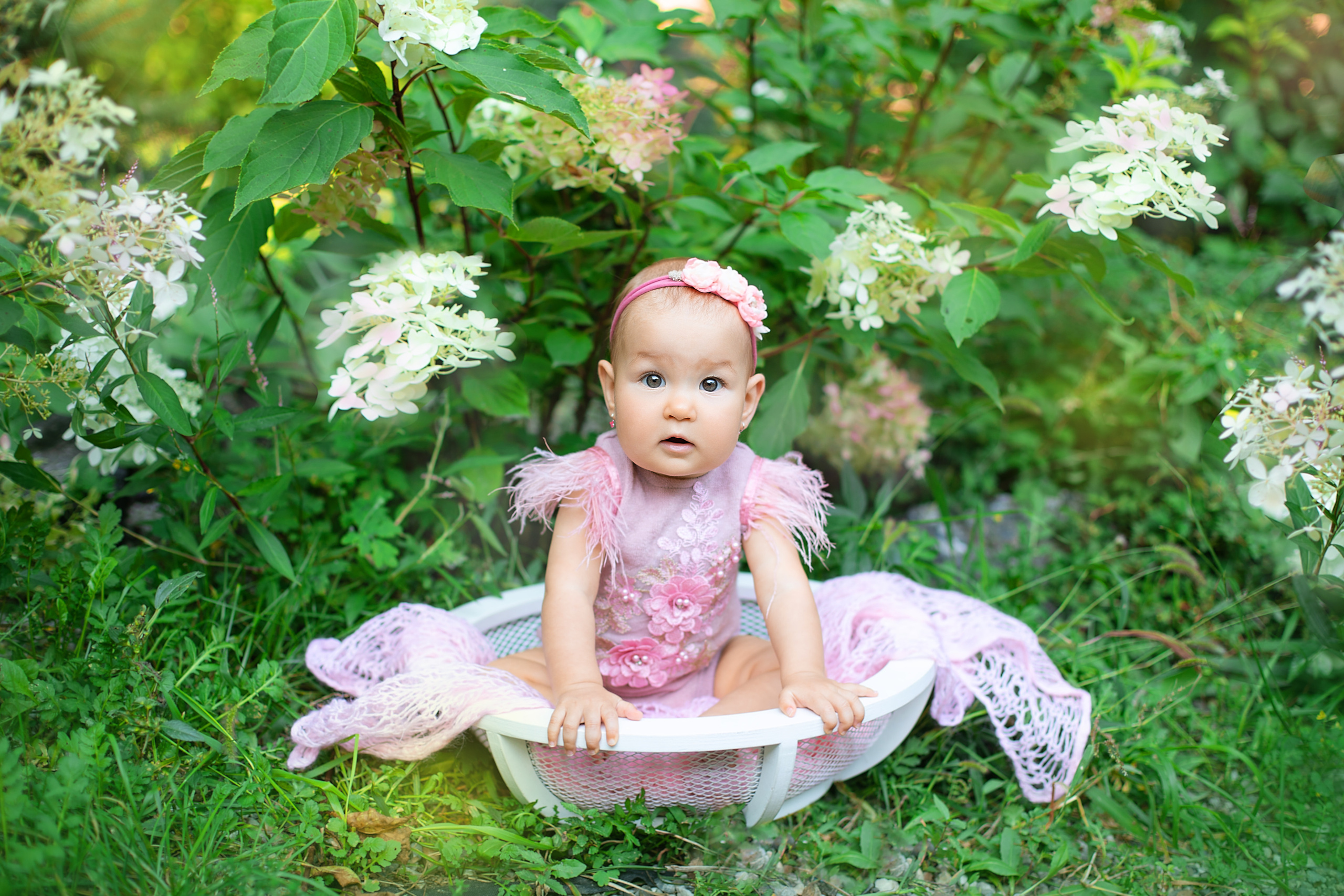 Девочка 10 месяцев на природе