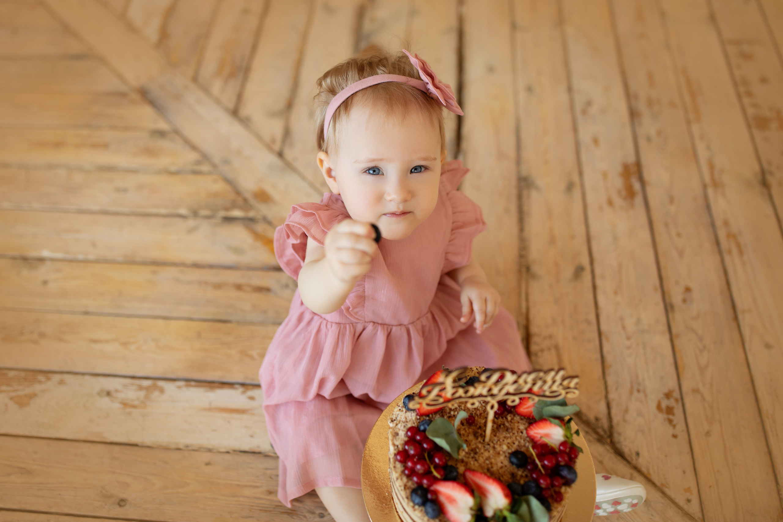 Студийная фотосессия 1 годик девочка в Хабаровске