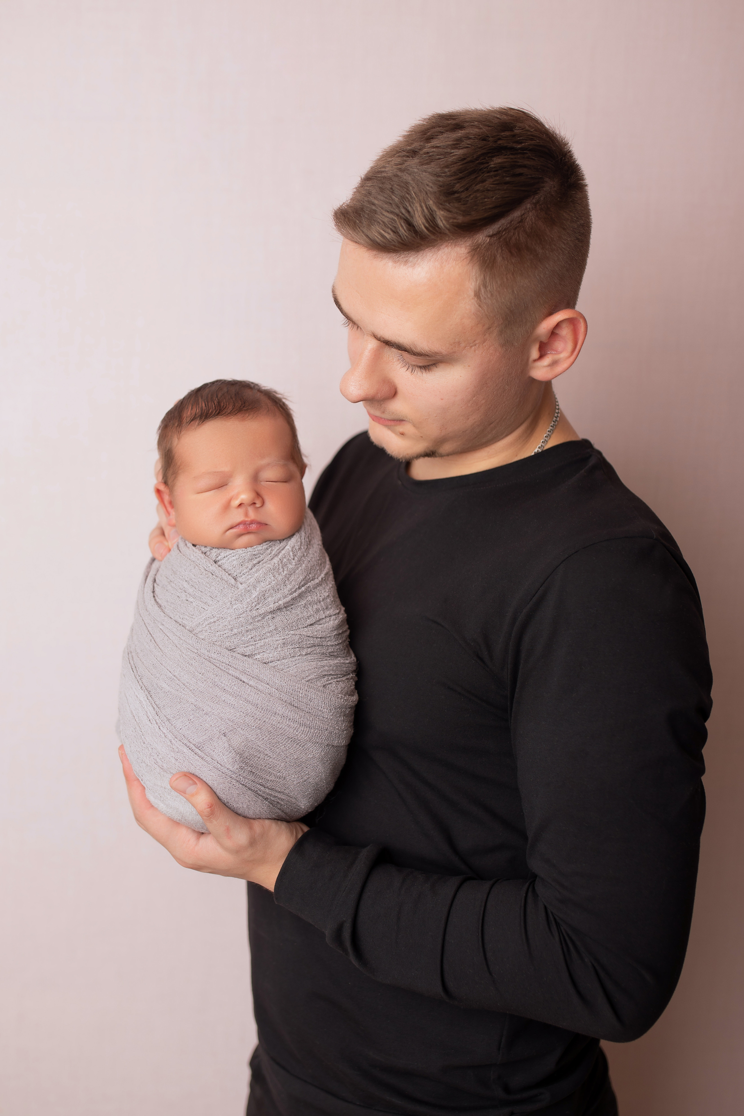 Кадры папа и сын съёмка новорожденного в Хабаровске