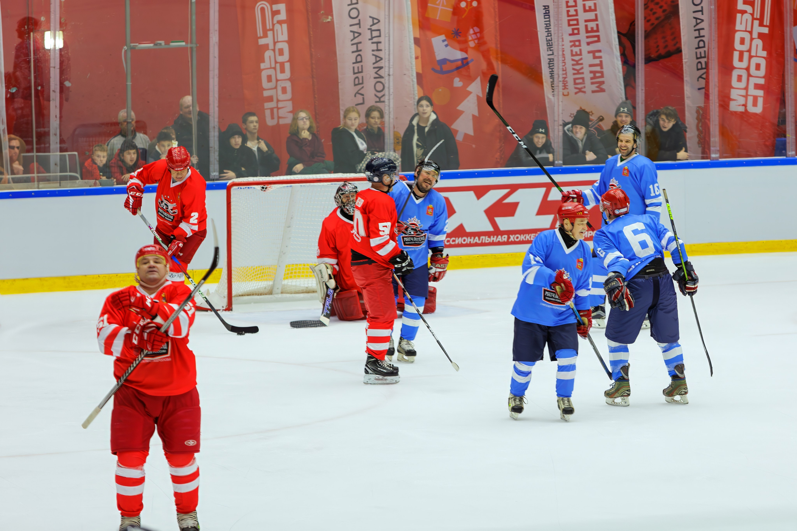 Первый матч Легенд в 2025 году. Выпускные альбомы и школьный фотограф в Подольске, Троицке, Щербинке, Москве и Московской области