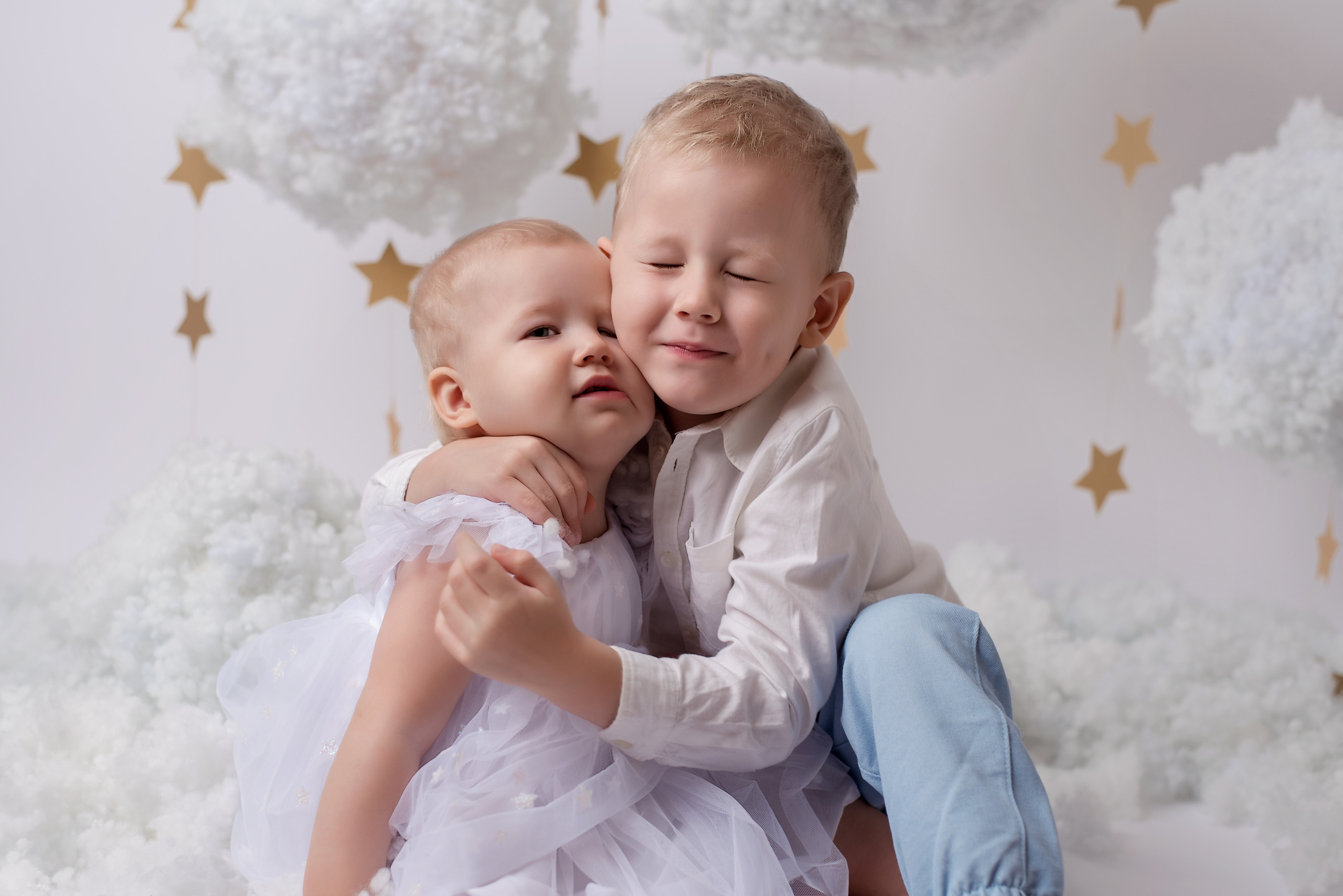 Облака Арина и Гоша. Детский фотограф в Долгопрудном и Москве