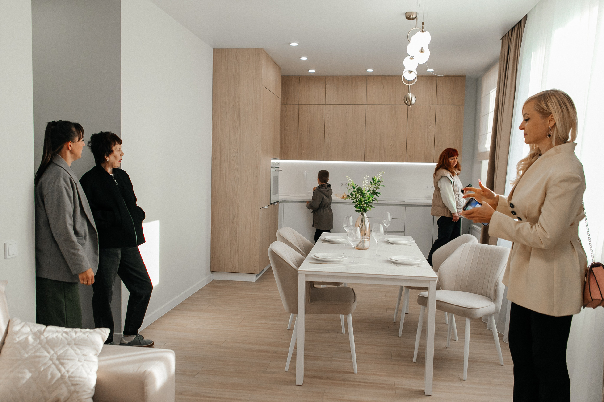 Презентация в квартал стрижи от Восток Центр Иркутск. Фотограф в Иркутске Анастасия Кись. Студийная фотосессия беременности в тканях Иркутск. Семейная фотосессия, ПОРТРЕТ «ПОКОЛЕНИЕ»