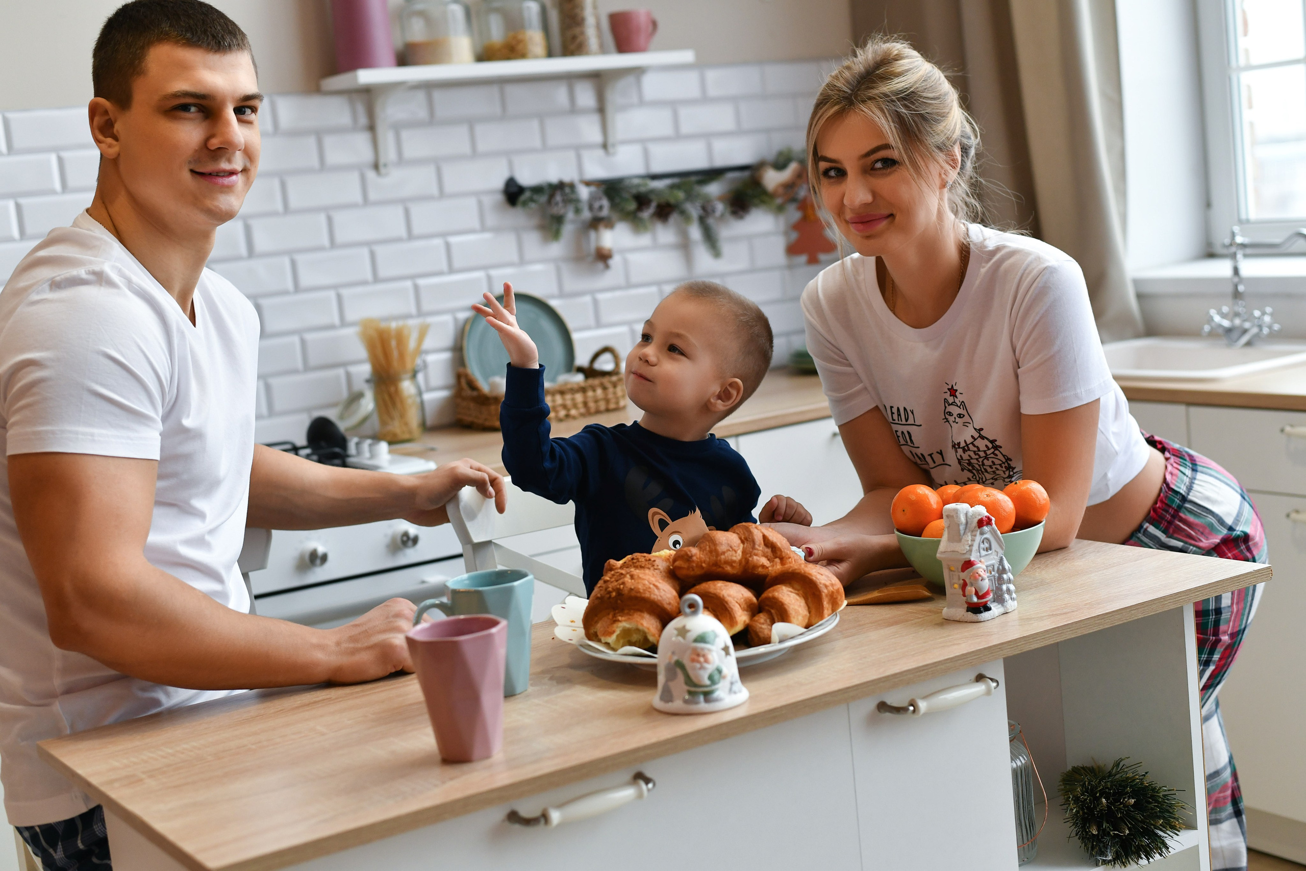 Уютное утро одной красивой семьи. Студия Фотомания. Портретный и контент фотограф в Воронеже Елена Николайчик