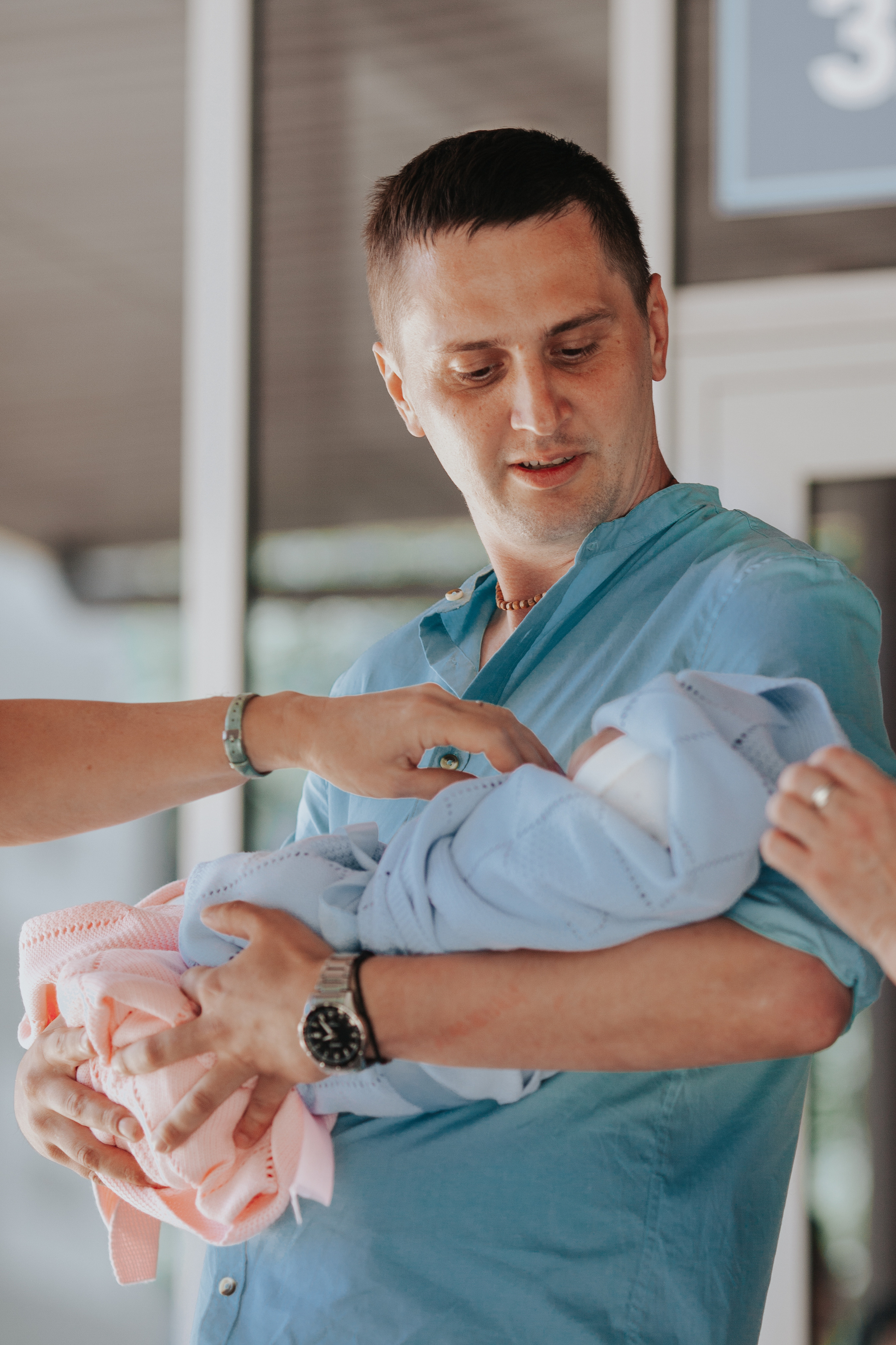 Выписка двойняшек из роддома Ставрополь Перинатальный центр. Фотограф Ставрополь Пятигорск Елизавета Дарина