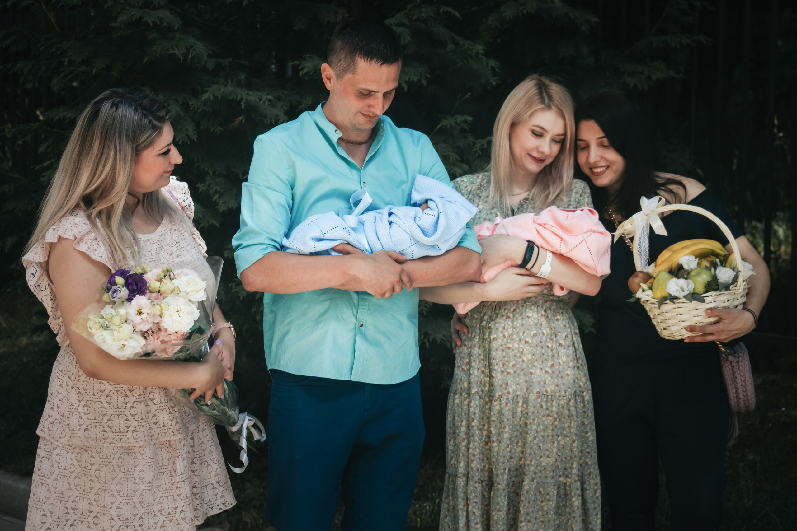 Выписка двойняшек из роддома Ставрополь Перинатальный центр. Фотограф Ставрополь Пятигорск Елизавета Дарина