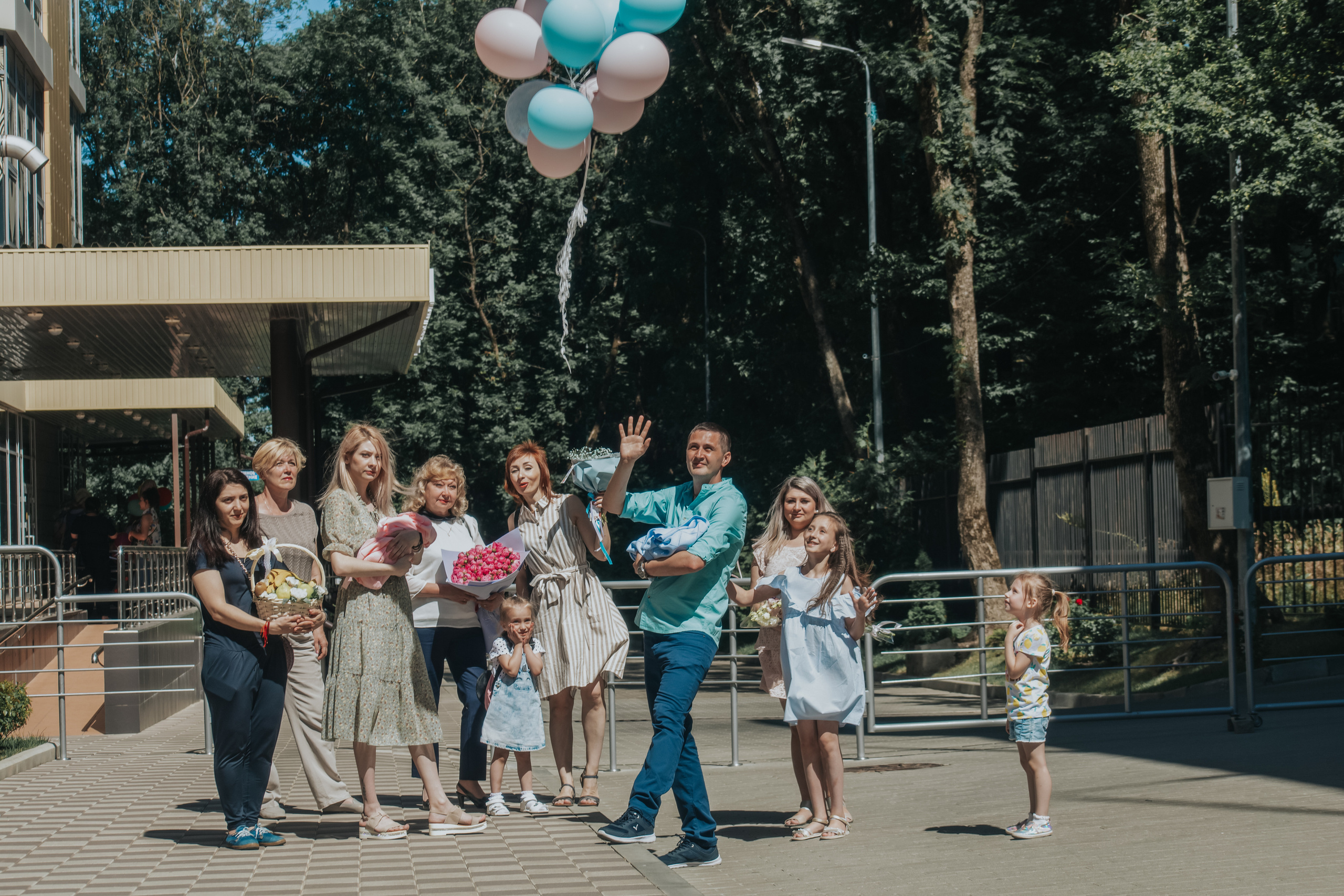 Выписка двойняшек из роддома Ставрополь Перинатальный центр. Фотограф Ставрополь Пятигорск Елизавета Дарина