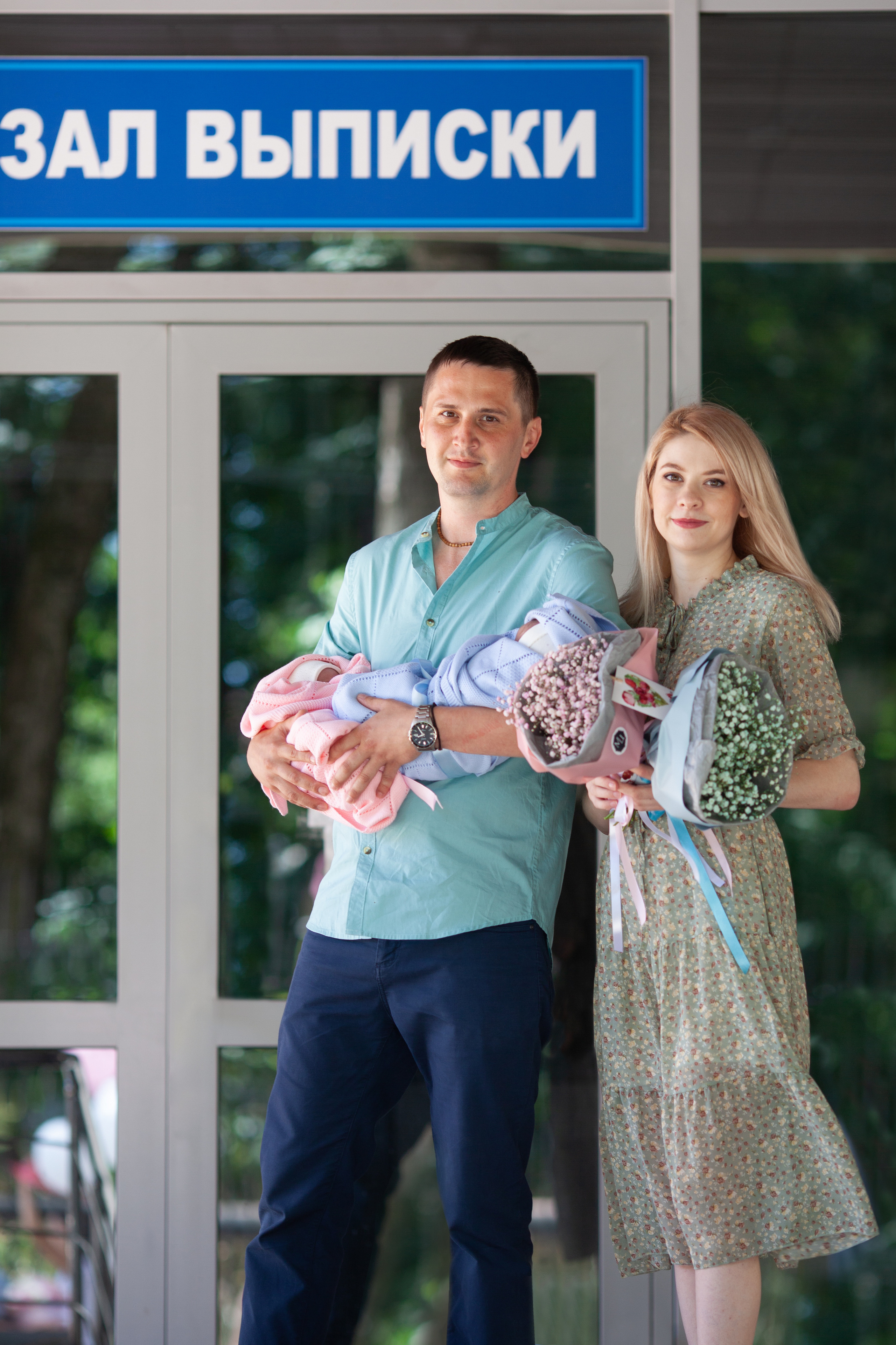 Выписка двойняшек из роддома Ставрополь Перинатальный центр. Фотограф Ставрополь Пятигорск Елизавета Дарина