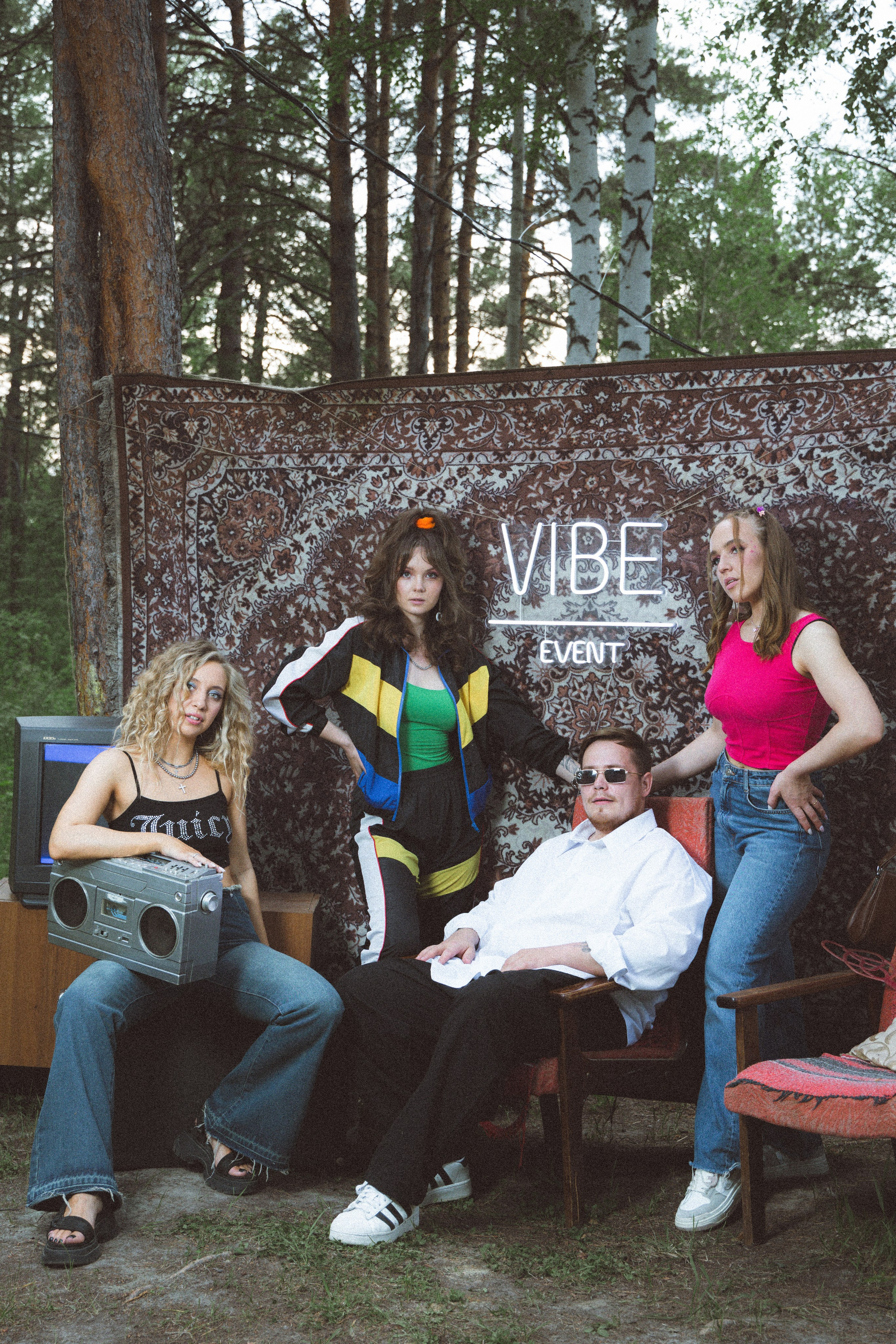 EVENT (vibe — вечеринка в стиле 90-х). Photographer — Regina Sal’manova. Uray