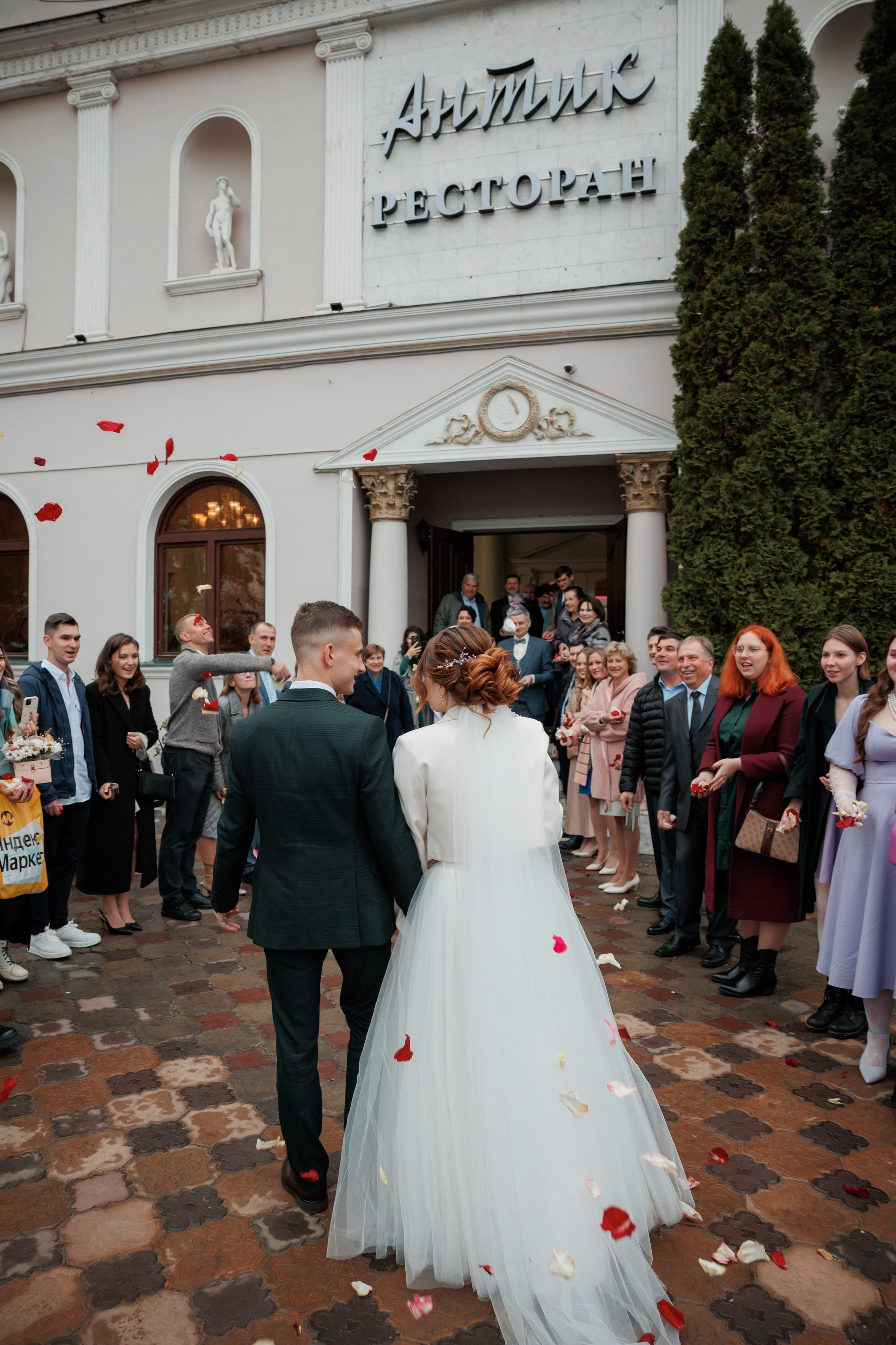 Константин и Дарья, ЗАГС ВДНХ, отель Soluxe, ресторан «Антик». Свадебный и репортажный фотограф (Москва, Королев и другие)