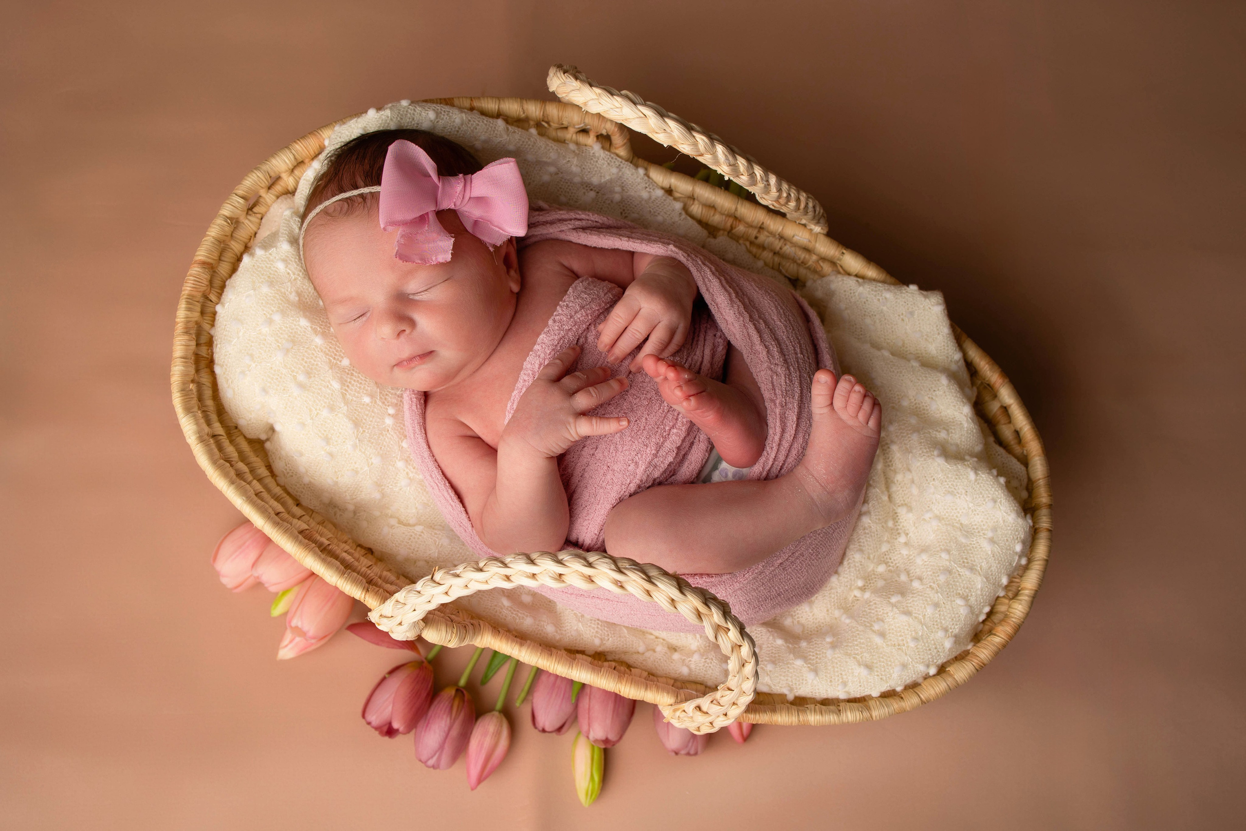 Нежная и милая фотосессия первых дней жизни Вашего ребенка в Минске. Фотограф новорождённых Минск — стоимость newborn фотосессии в Минске