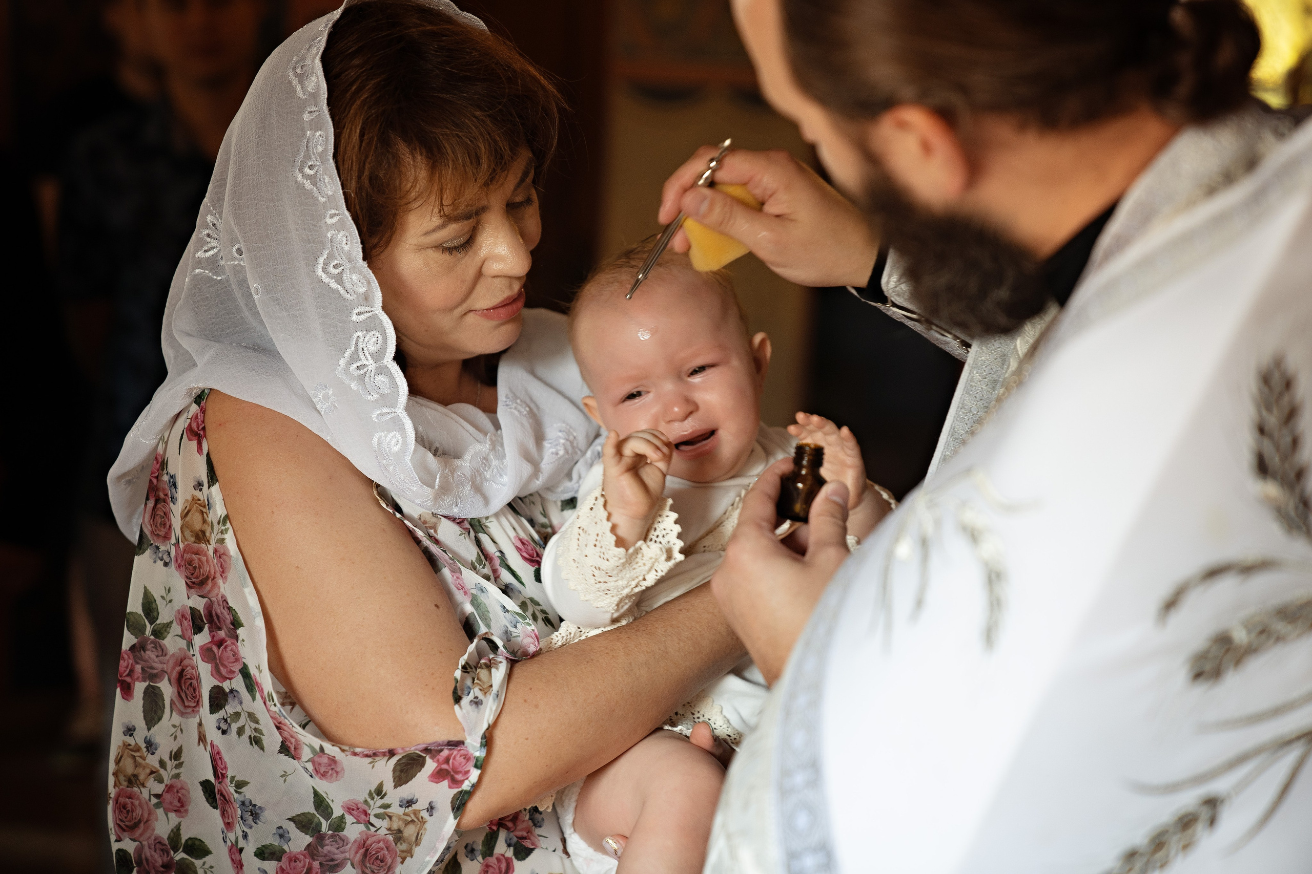 Таинство Крещения в храме Воскресения Христова дер. Поповка г. Москва. Семейный и детский фотограф в Москве Екатерина Офицерова