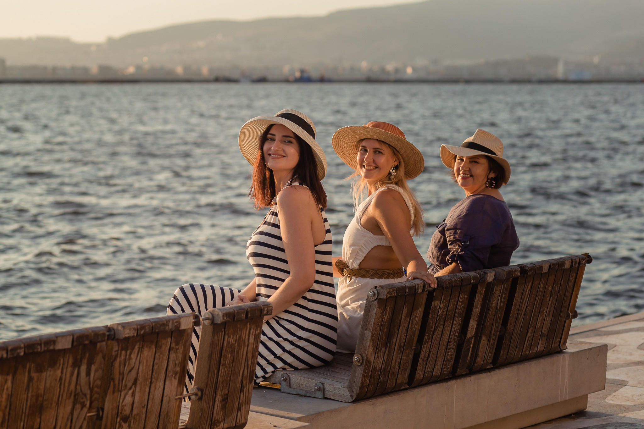 Traveling together. Professional family and children’s photographer in Izmir Irina Eron