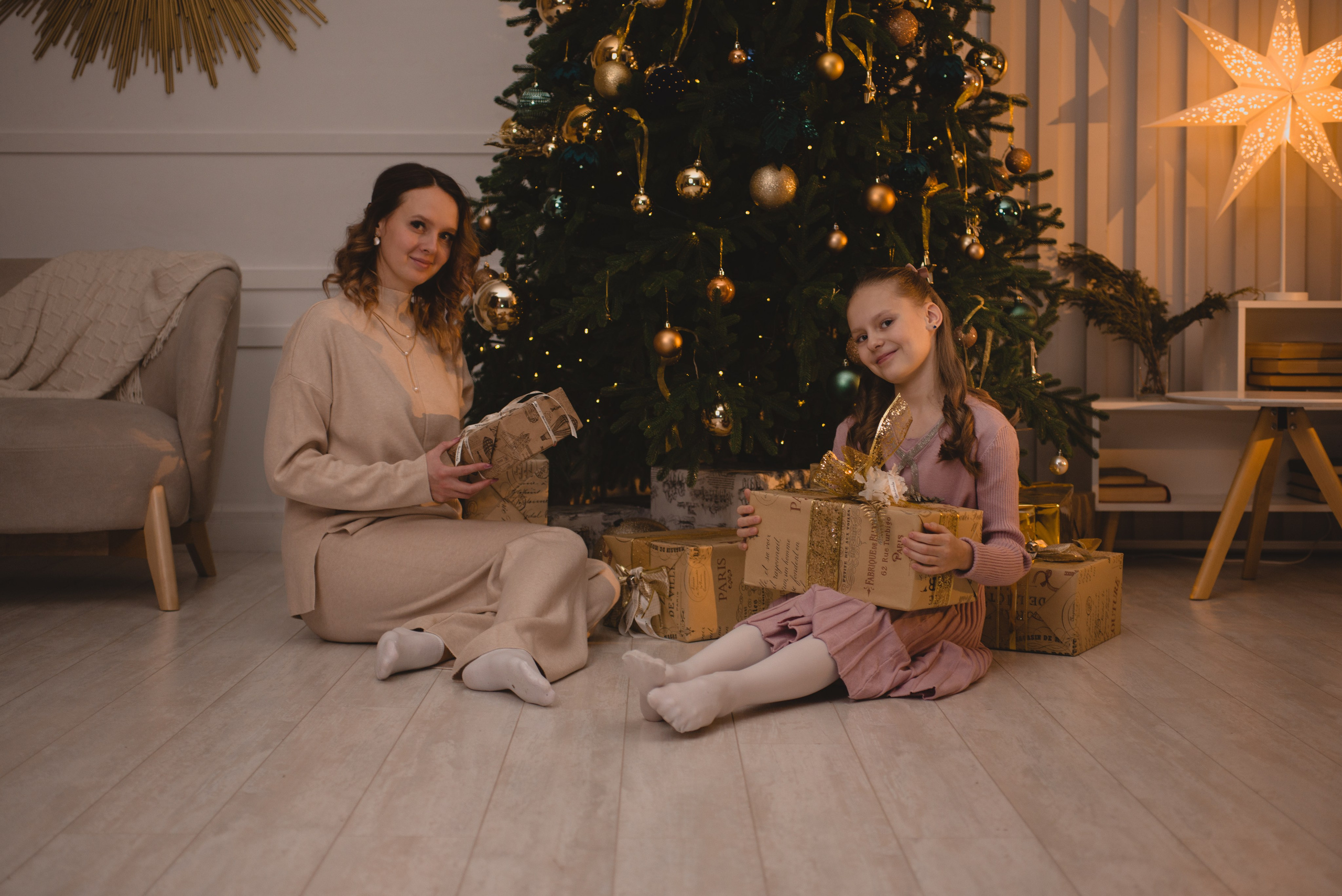 Юля и Настя в студии. Фотограф Людмила Белова