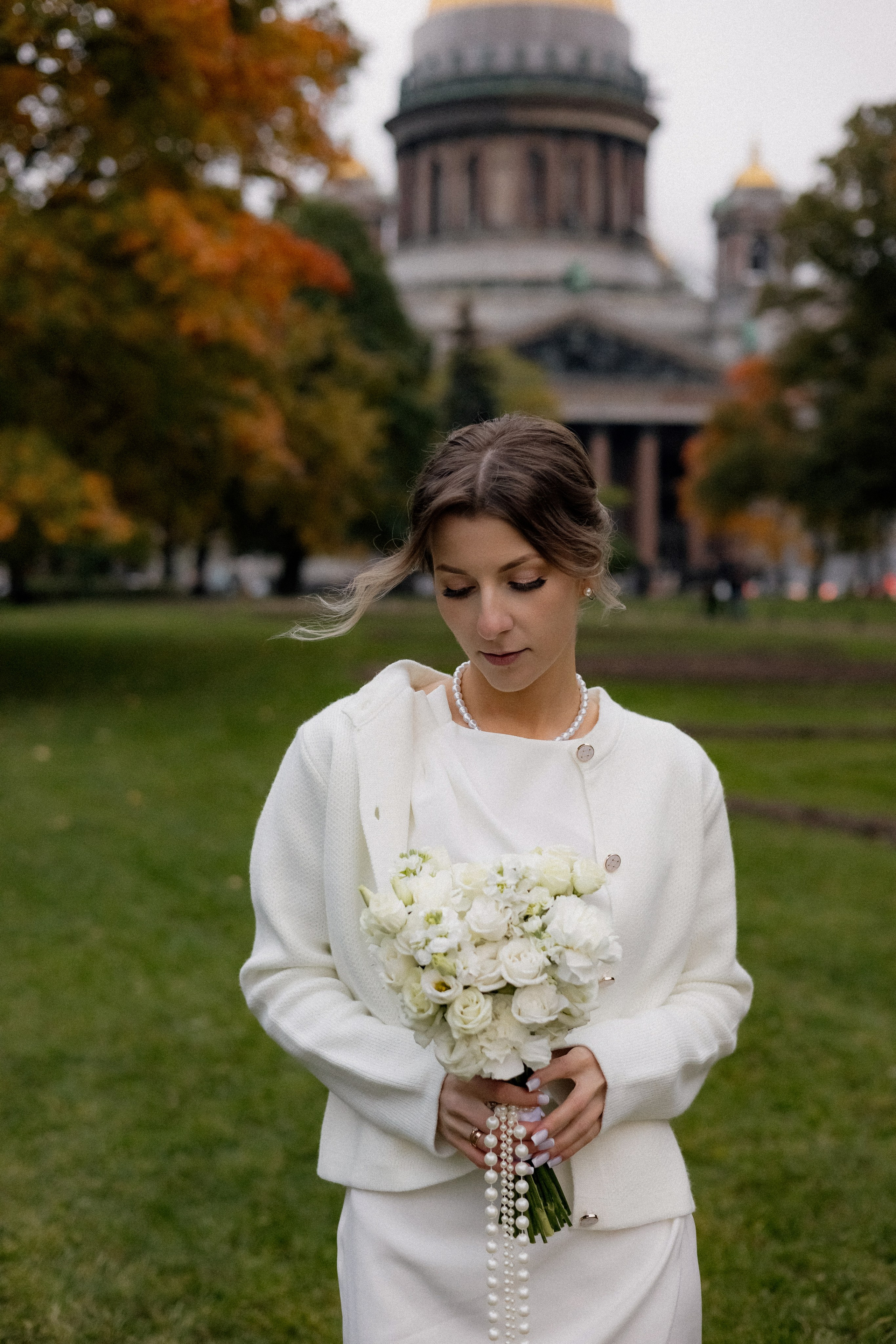 Свадебная прогулка у Исаакия. Свадебный фотограф в Санкт-Петербурге Ксения Кобышева