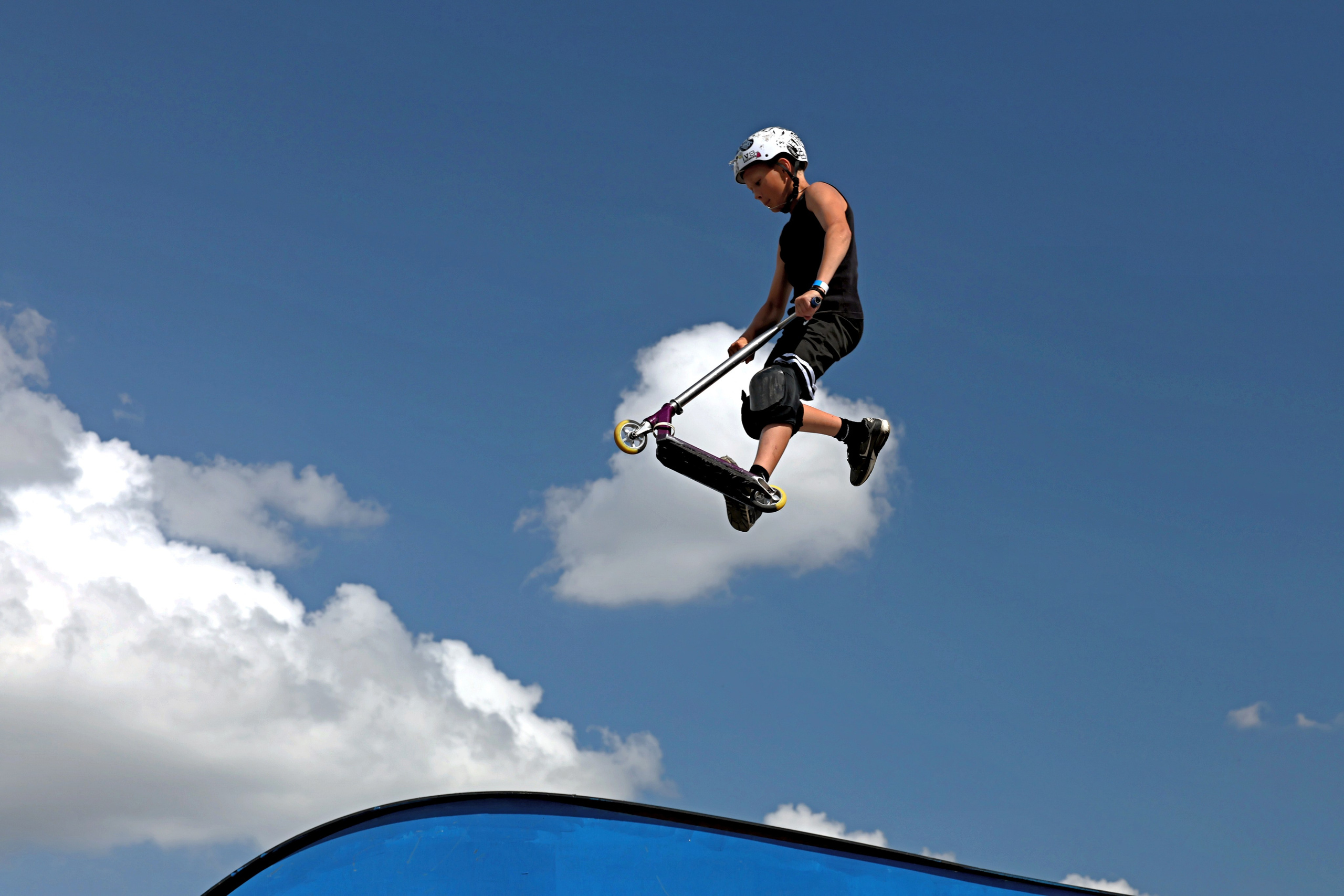 Высокий полет на трюковом самокате