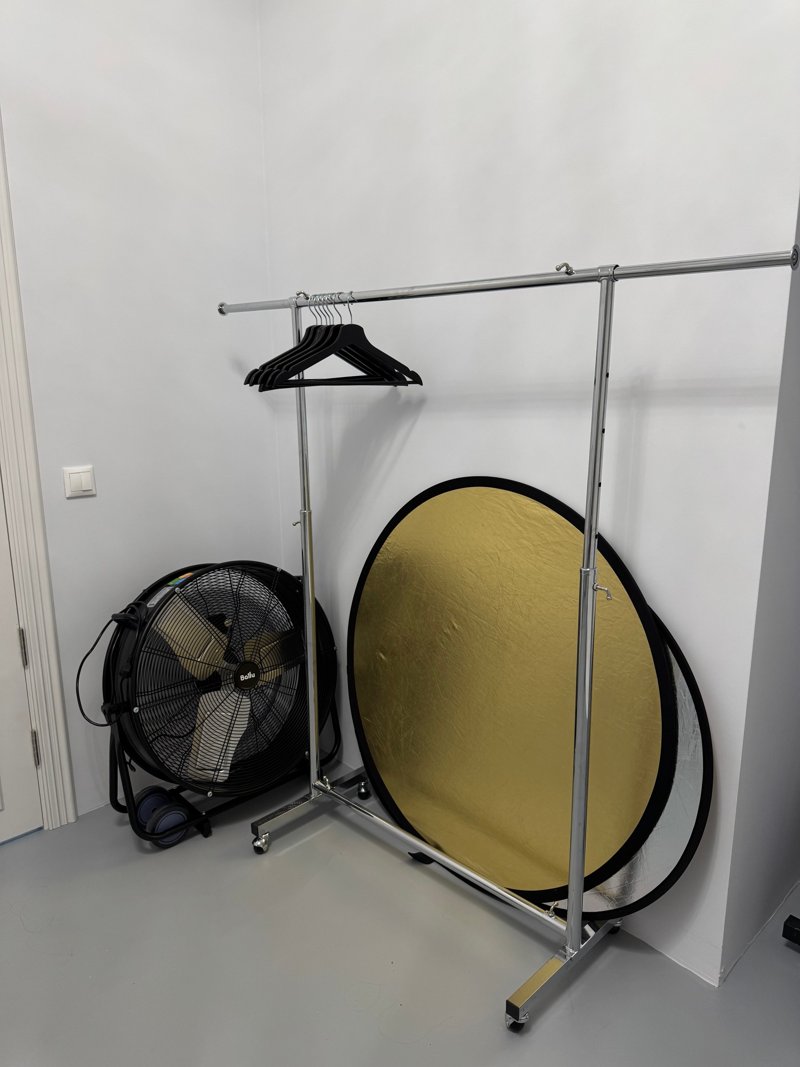 Аренда зала для фотосессии в Уфе| Зал № 2 с циклорамой | LINZA PHOTO. Аренда фотостудии в Уфе | LINZA Photo — 2 зала с оборудованием