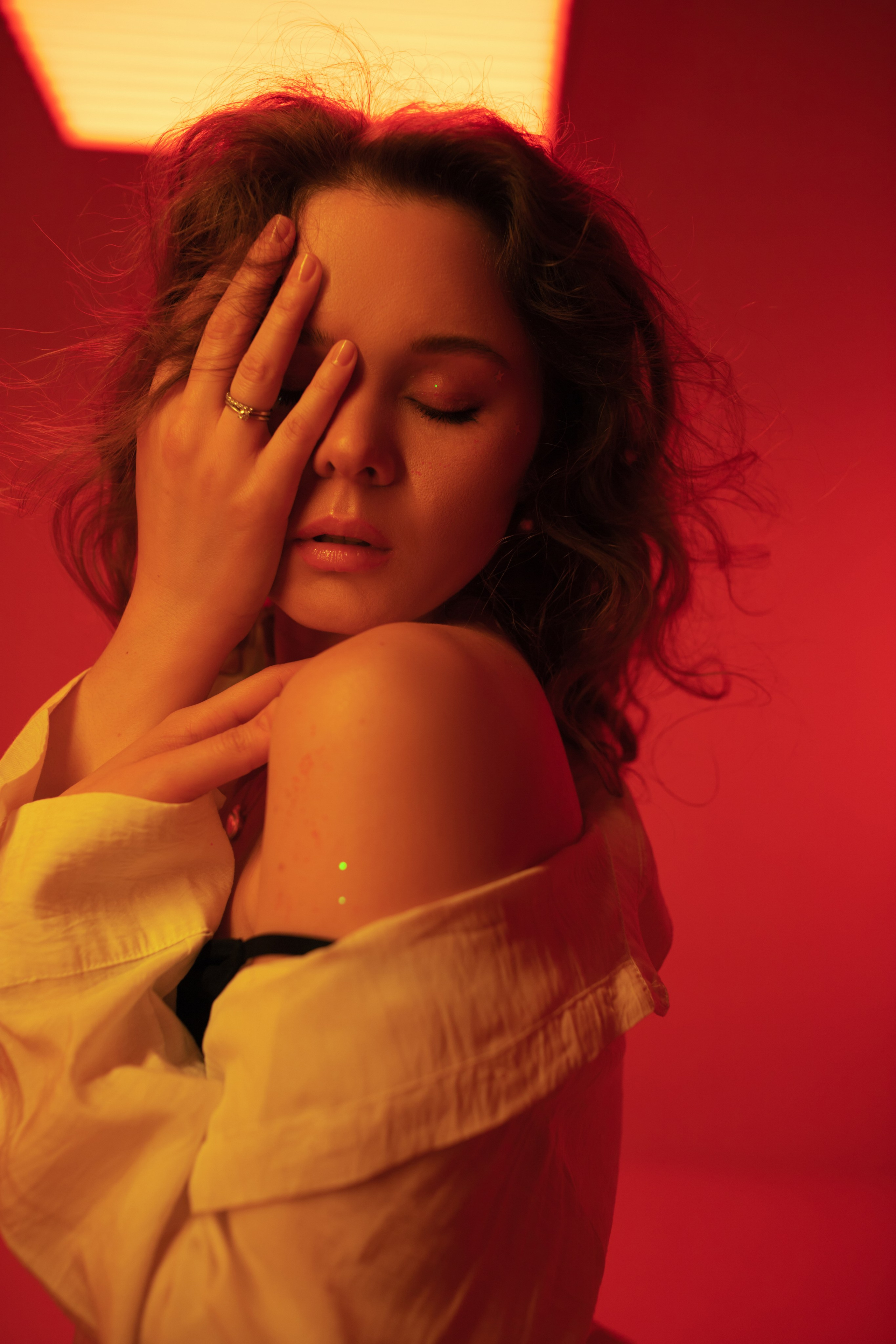 Индивидуальная фотосессия в студии. Сестры Карабаза. Фотографы и ретушеры в Москве и Санкт-Петербурге