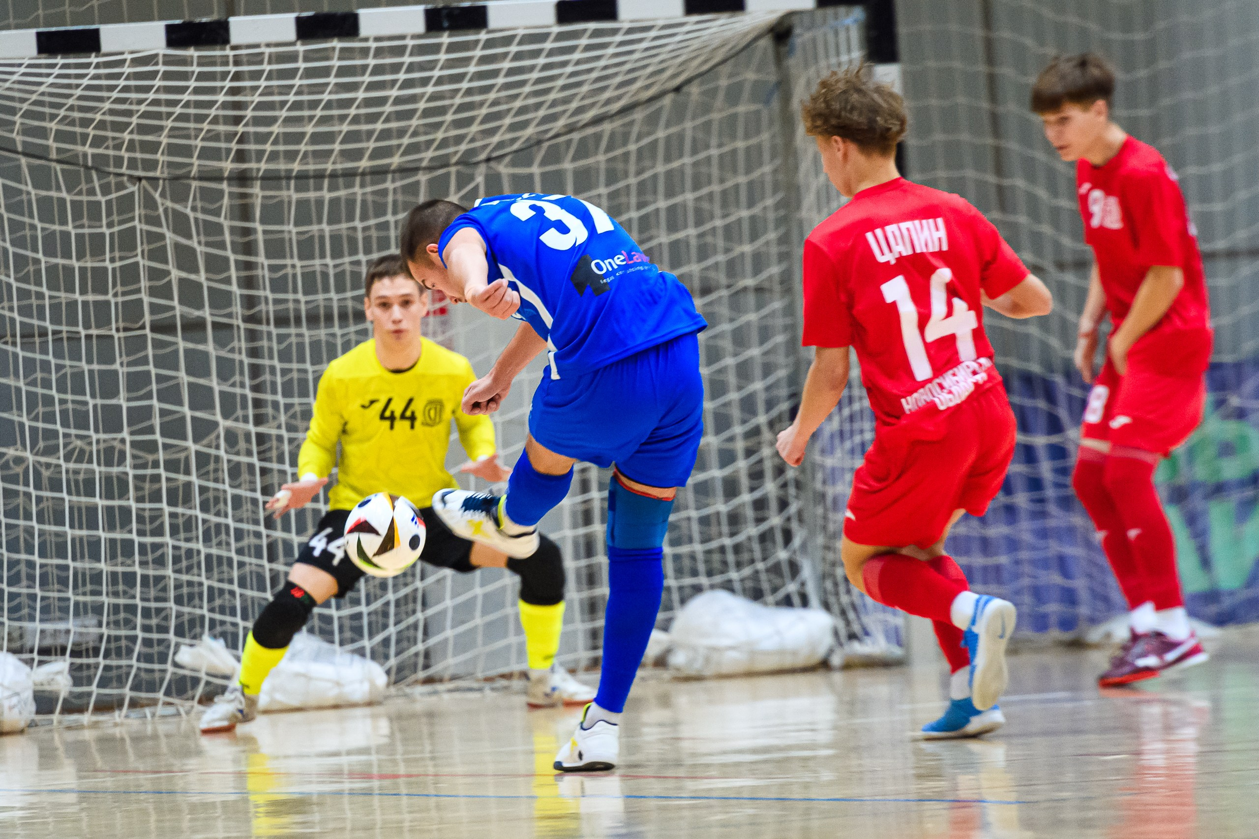 Высшая лига по футзалу — Сезон 2024-2025 — 2ой тур. Репортажный фотограф в Кемерово