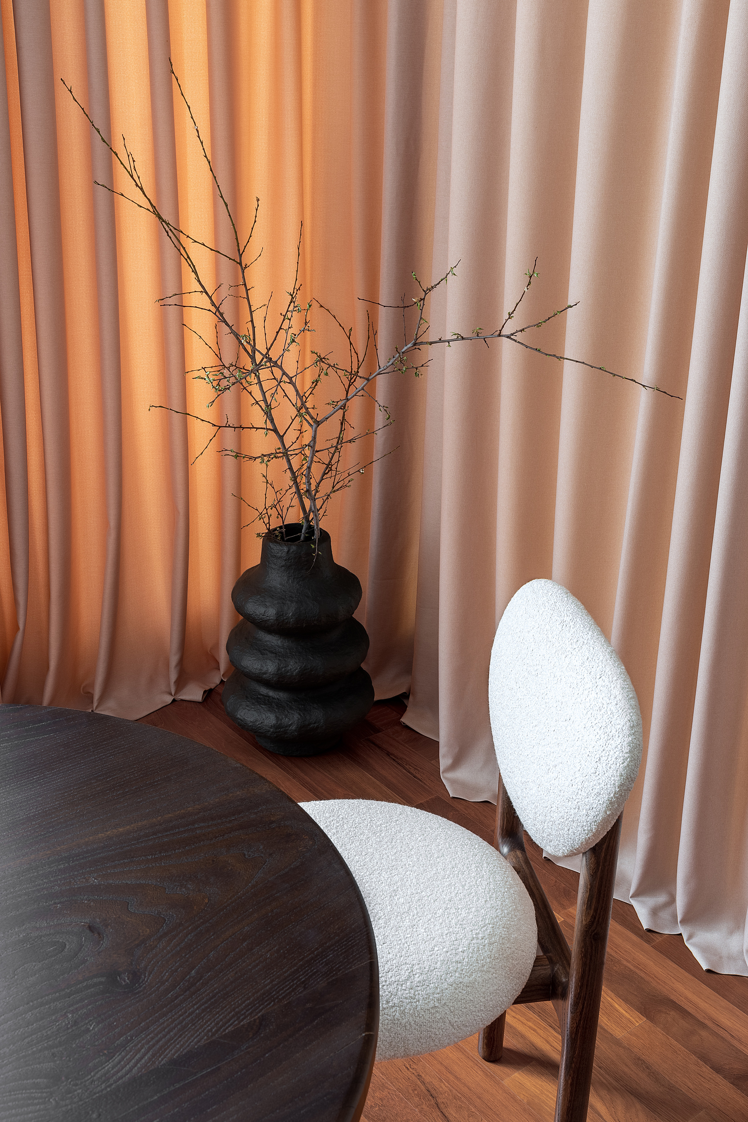 Erekshe bureau — Esentai Apartments. Roman Yakunin — interior photographer in Almaty, Kazakhstan