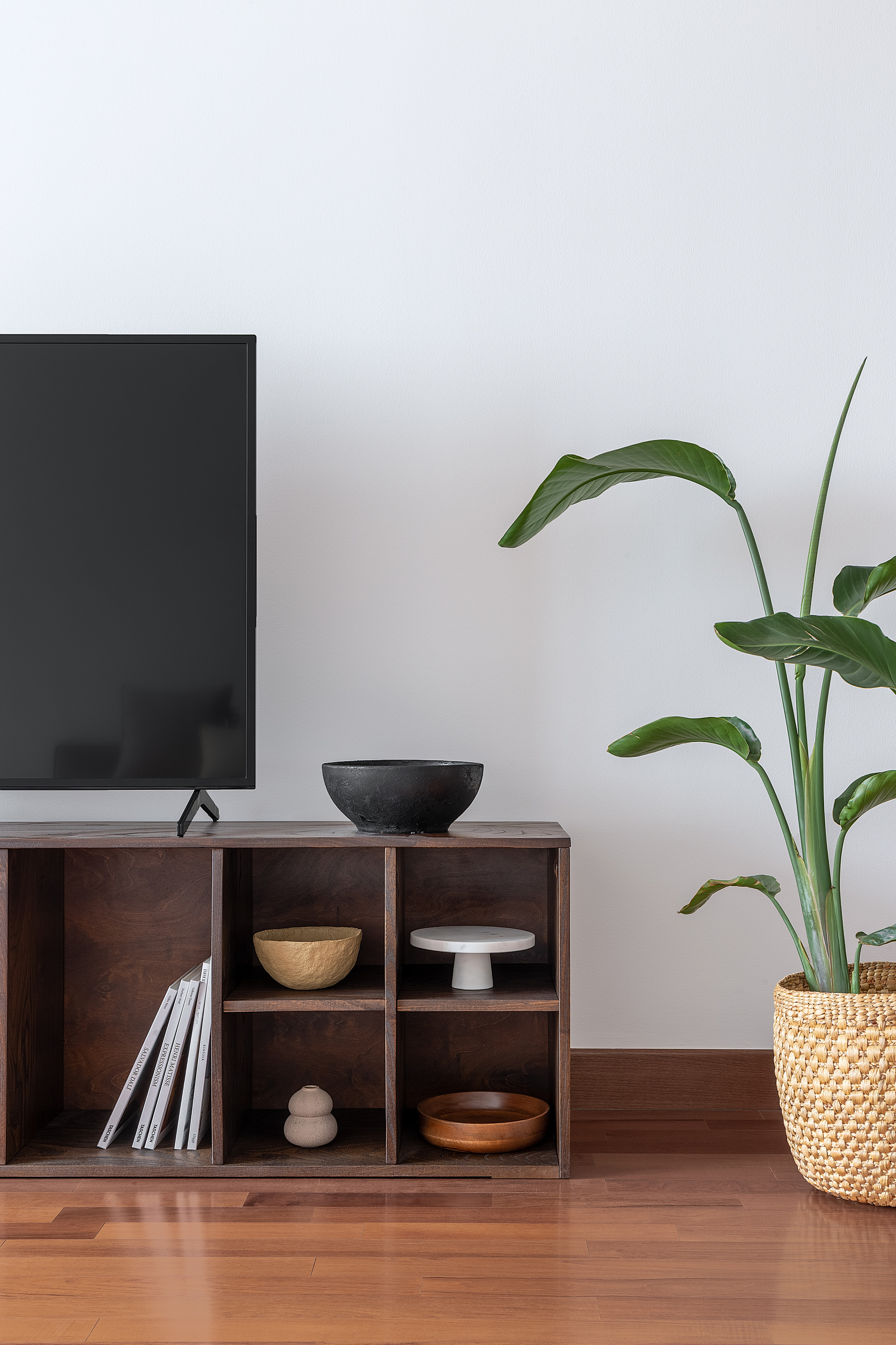 Erekshe bureau — Esentai Apartments. Roman Yakunin — interior photographer in Almaty, Kazakhstan