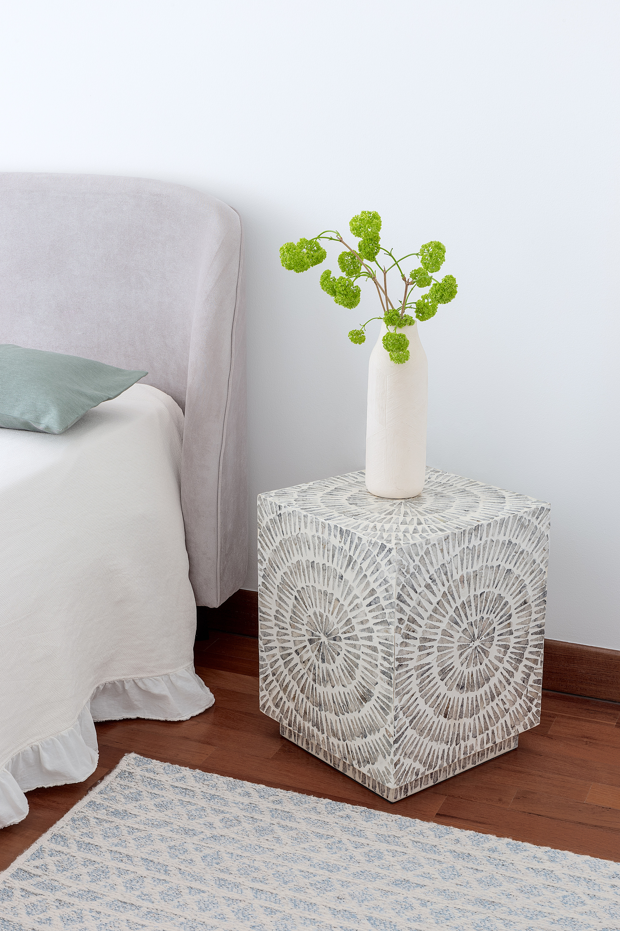 Erekshe bureau — Esentai Apartments. Roman Yakunin — interior photographer in Almaty, Kazakhstan