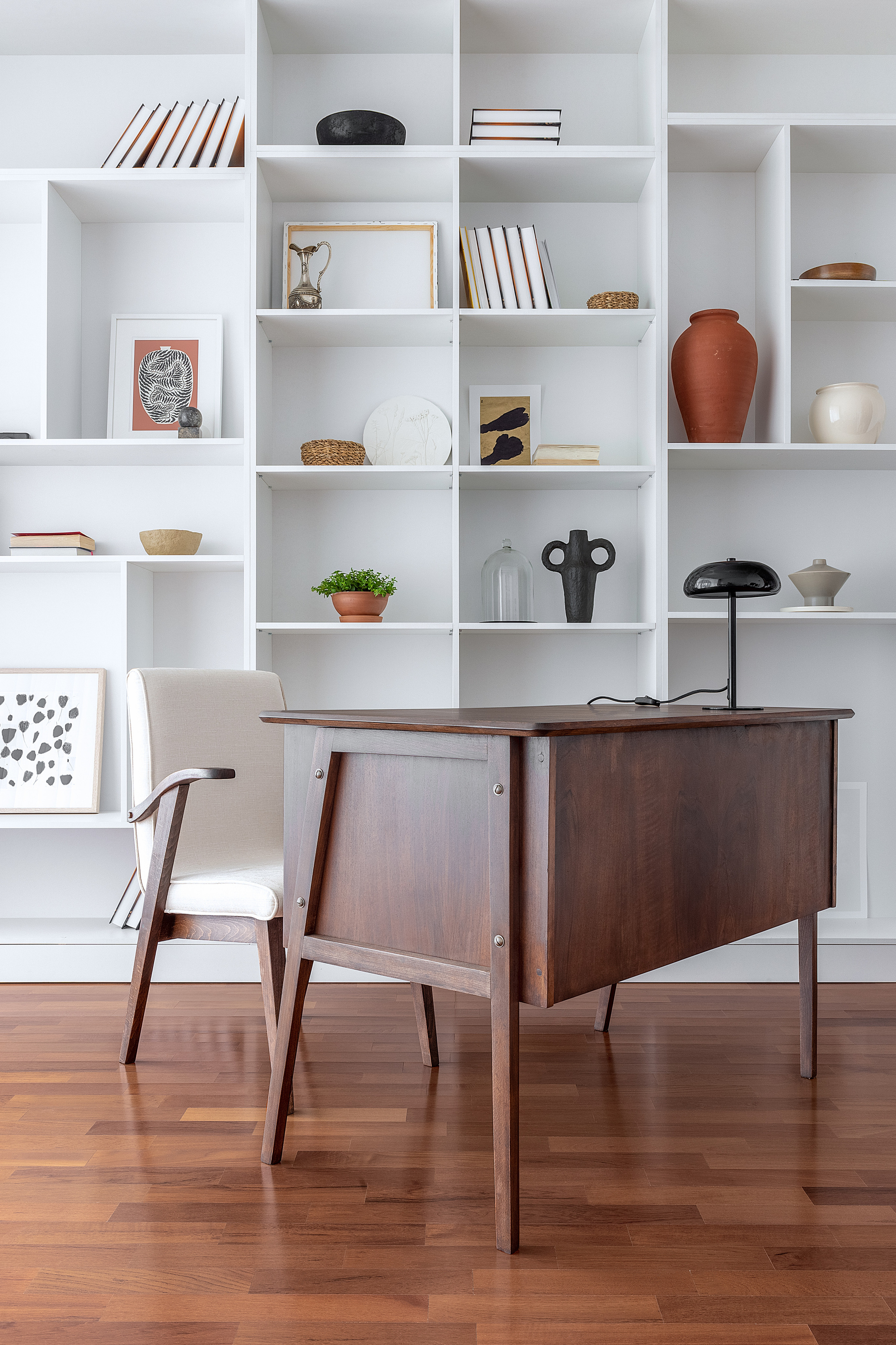 Erekshe bureau — Esentai Apartments. Roman Yakunin — interior photographer in Almaty, Kazakhstan