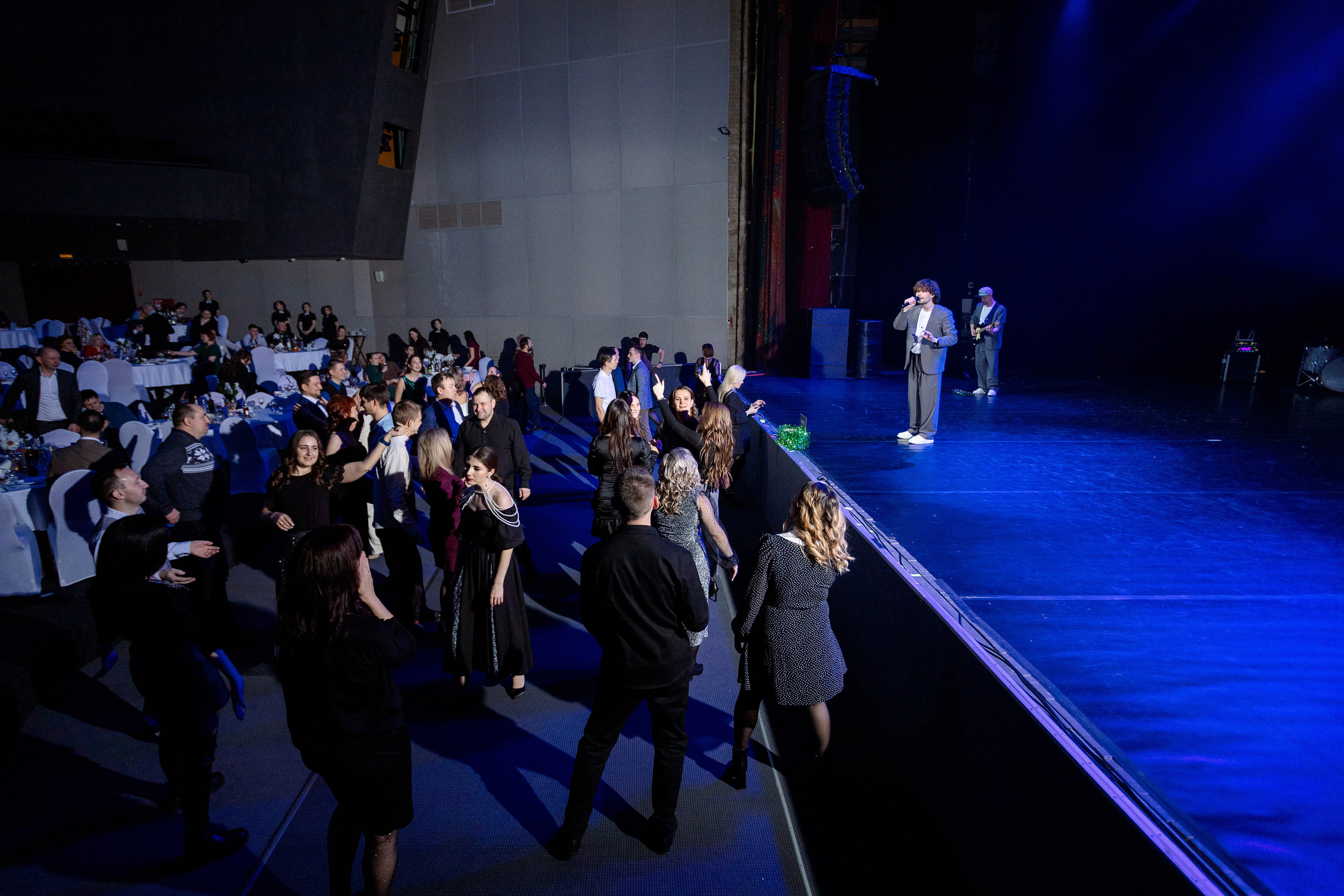 РЕПОРТАЖ: НОВЫЙ ГОД В ДК МЕТАЛЛУРГ. Профессиональный фотограф в Ижевске Леша Петров