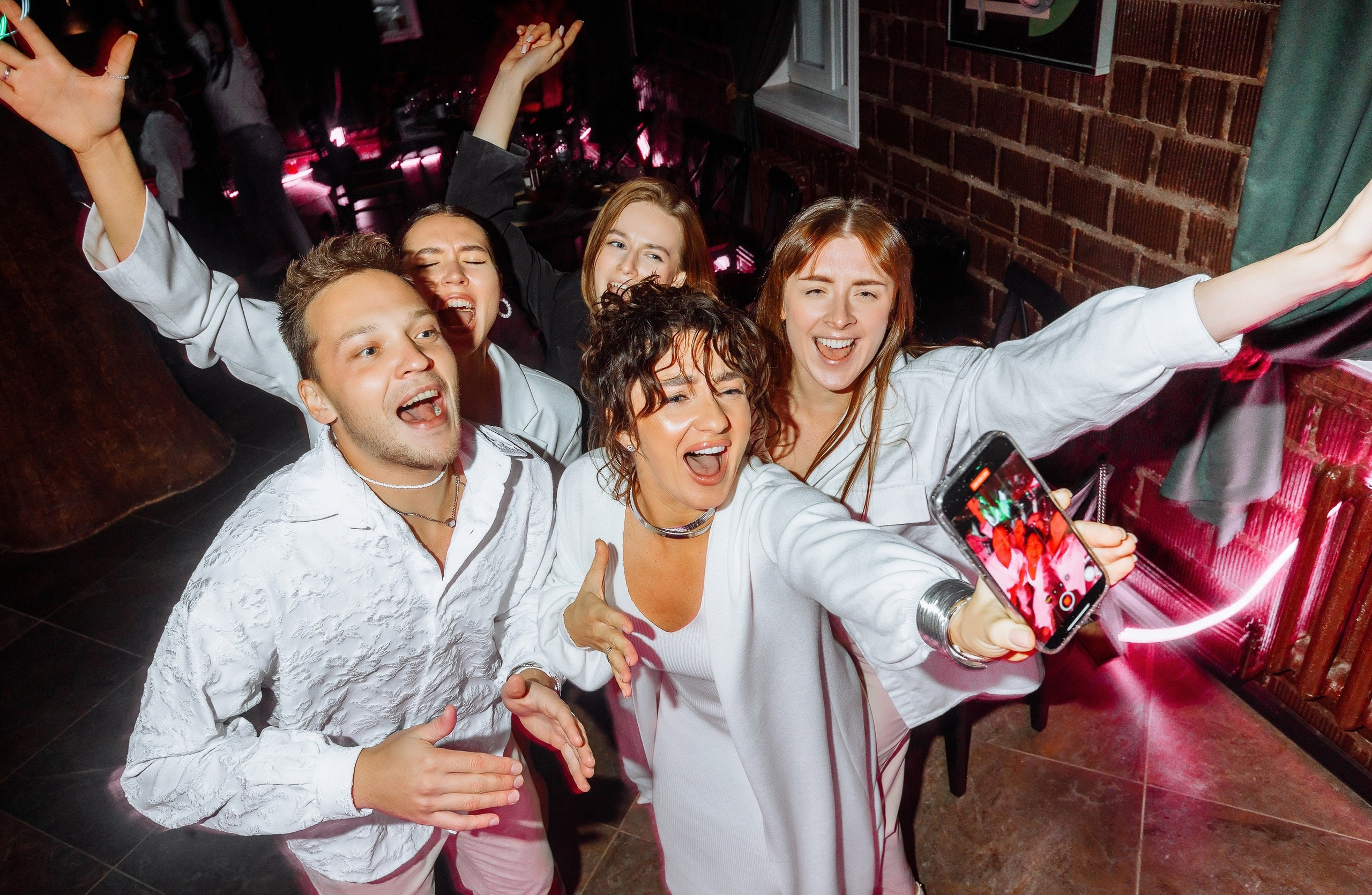 Репортаж бар Флигель. Свадебный, репортажный фотограф в городе Вологда и Череповец Эндрю Грек