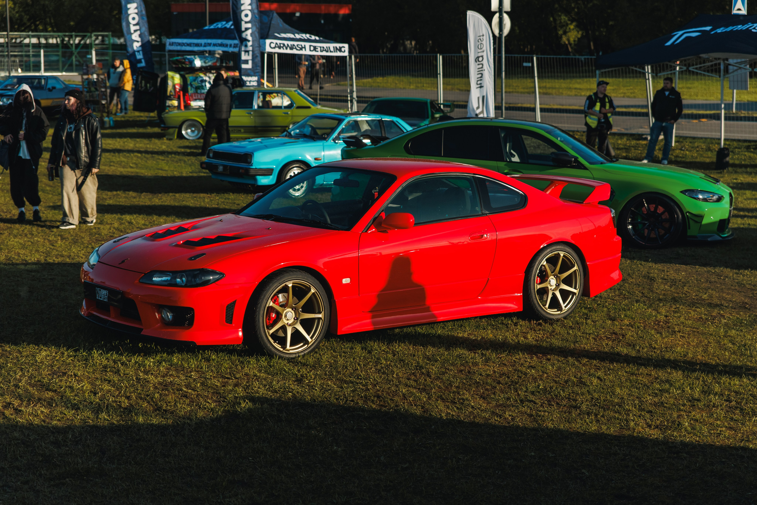 Выставка и дрифт машин. Репортажный фотограф. Москва. Алина Ланская