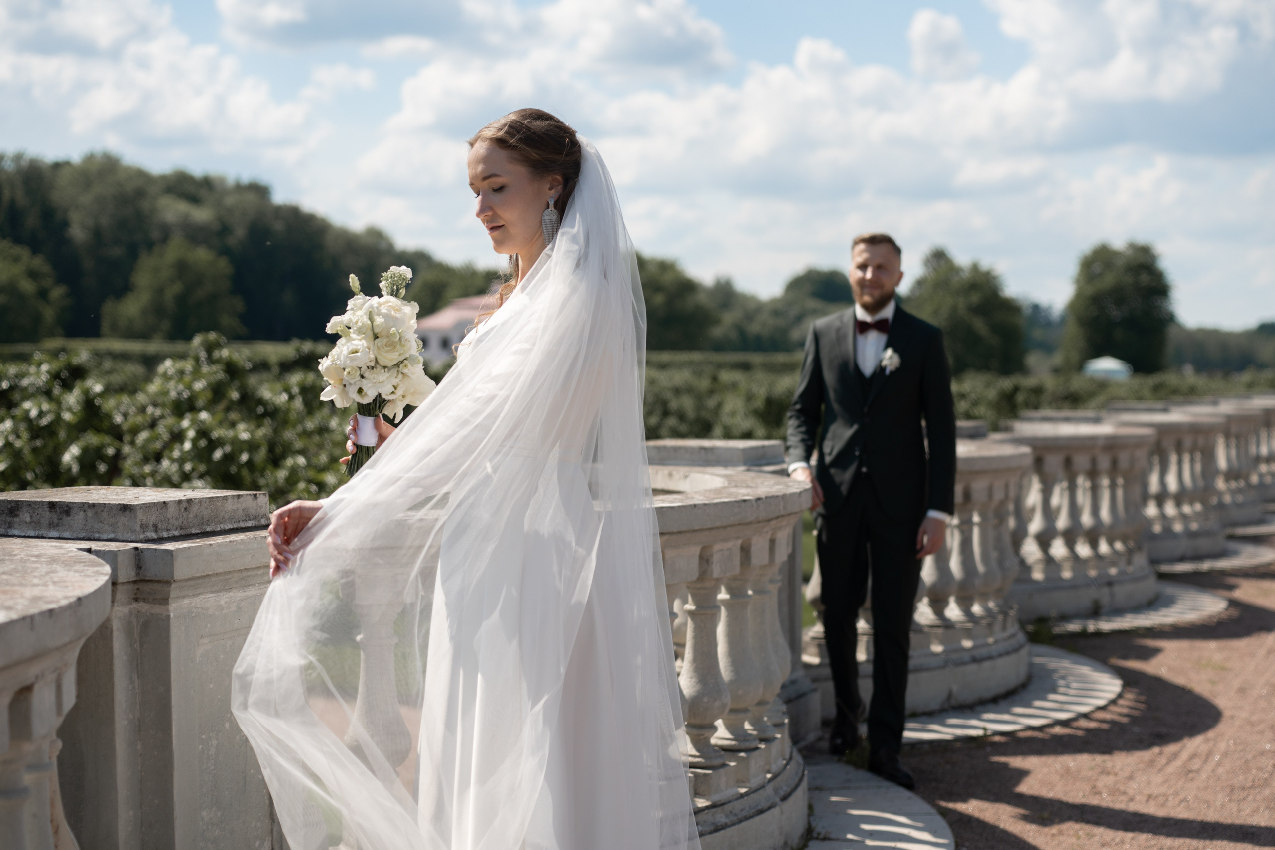 Красивые места для свадебной фотосессии летом в Санкт-Петербурге. Свадебный фотограф Александр Невский в Санкт-Петербурге