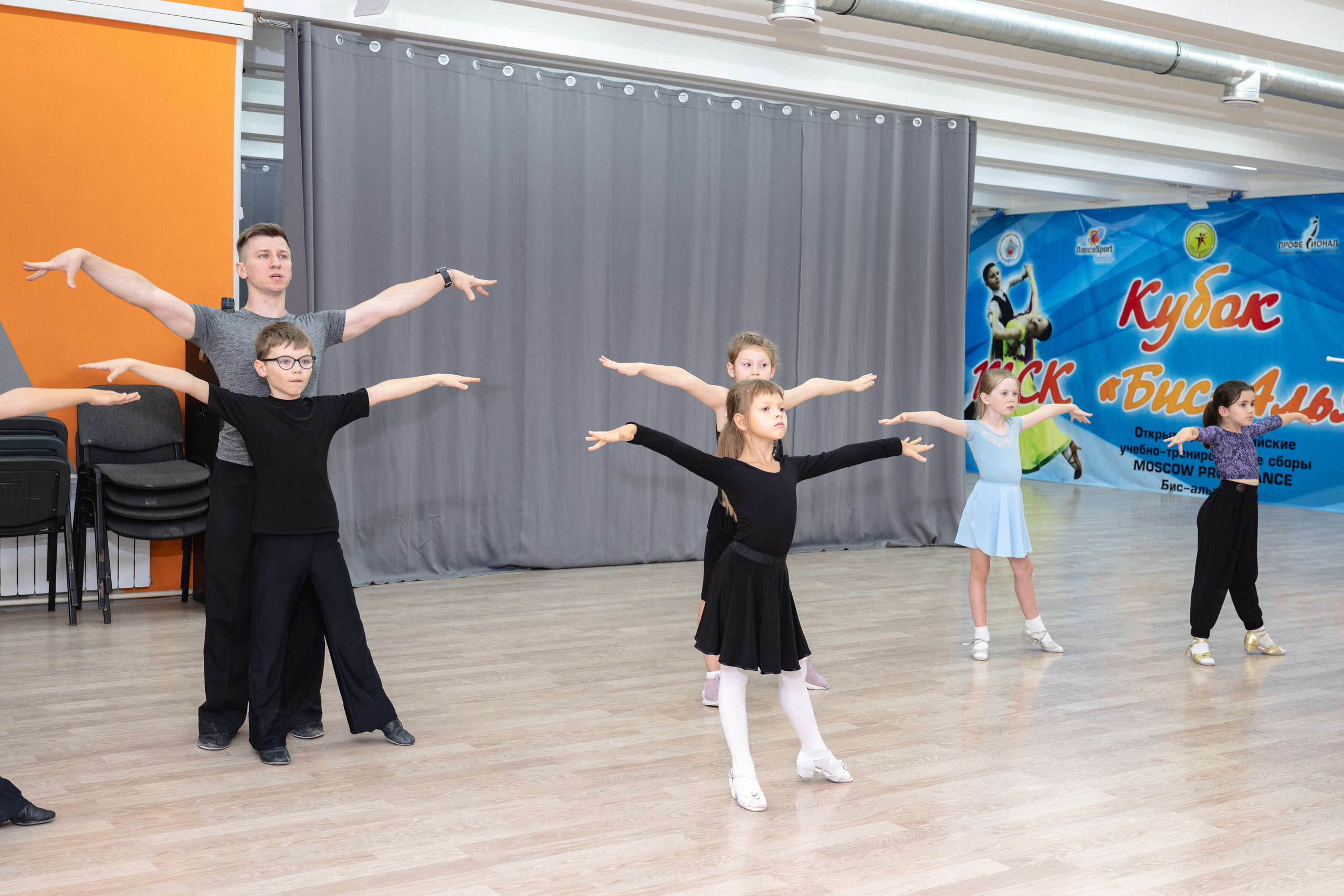 Группа 7-11 лет первый и второй год обучения. КонТакт — спортивные бальные танцы в Москве