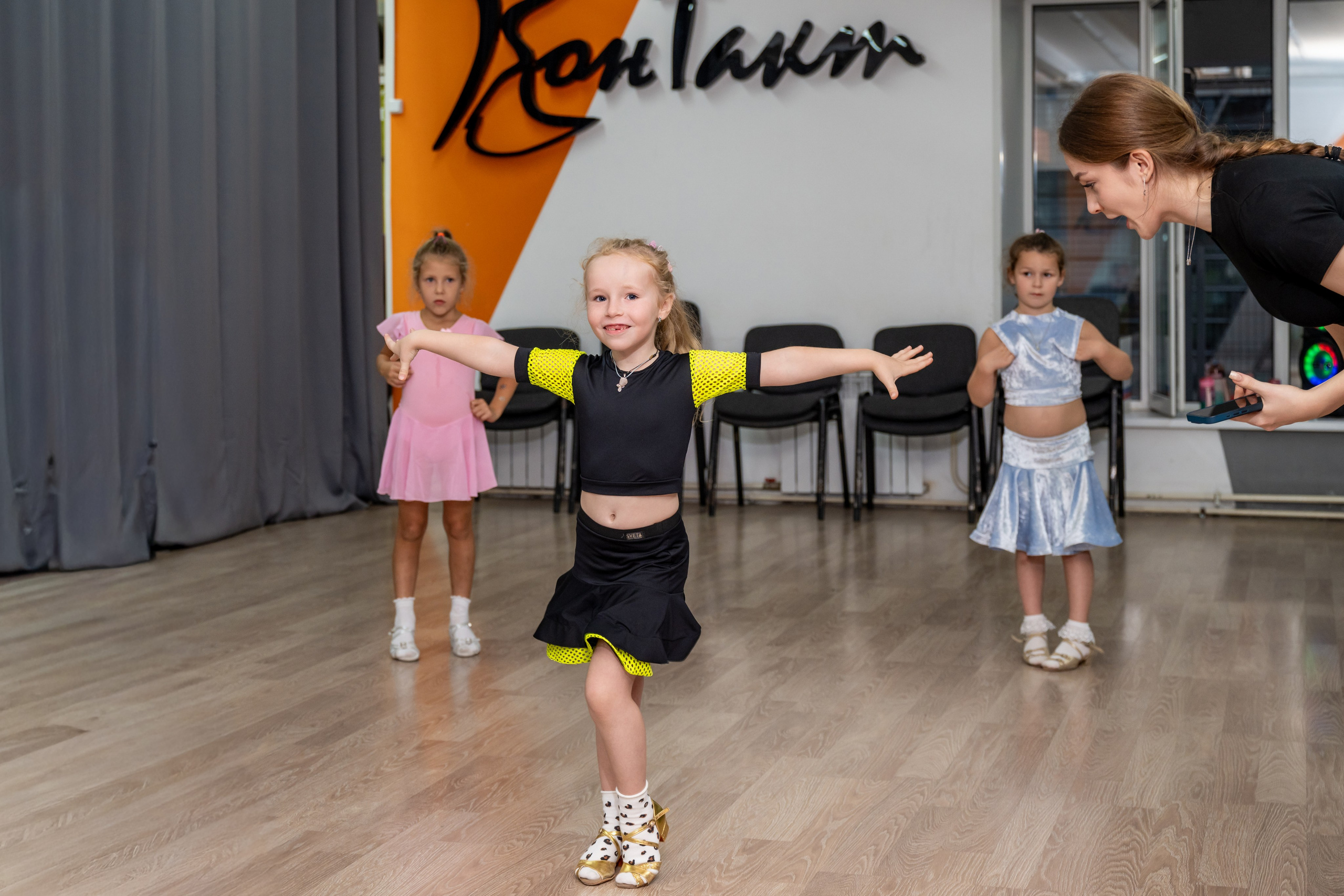 Группа 3-6 лет первый и второй год обучения. КонТакт — спортивные бальные танцы в Москве