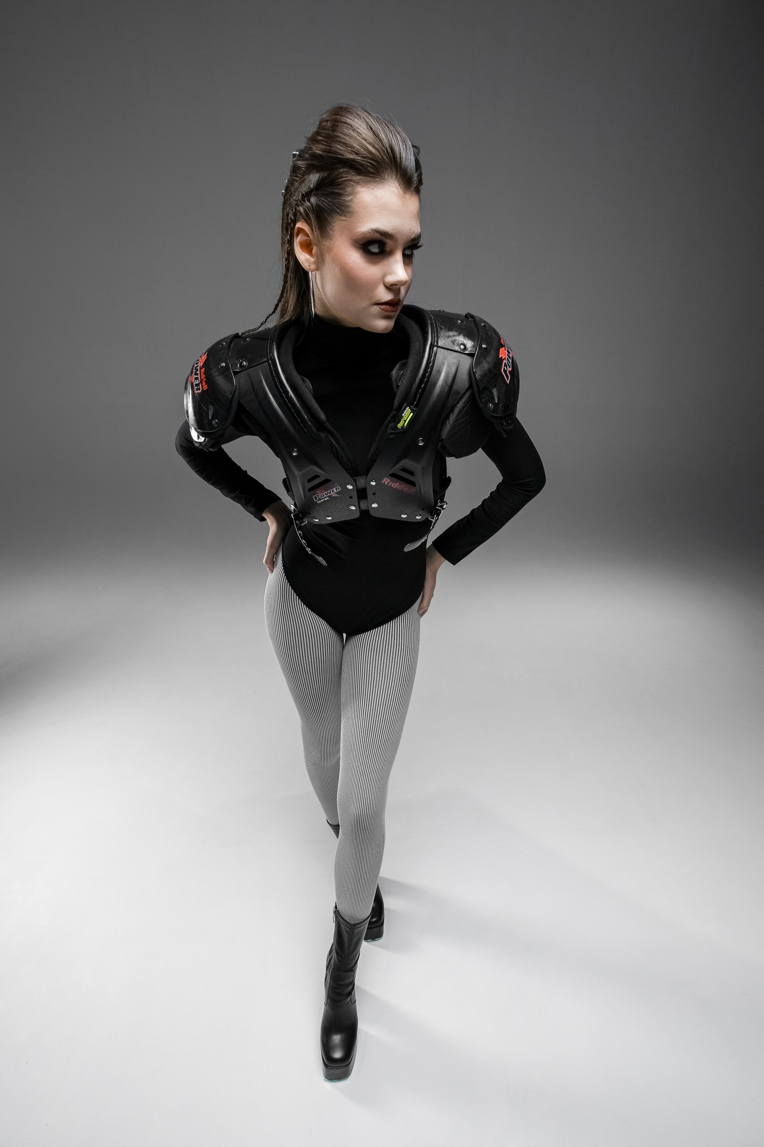 американский футбол, спортшик, фотосессия творческая, студийный свет, женская фотосессия