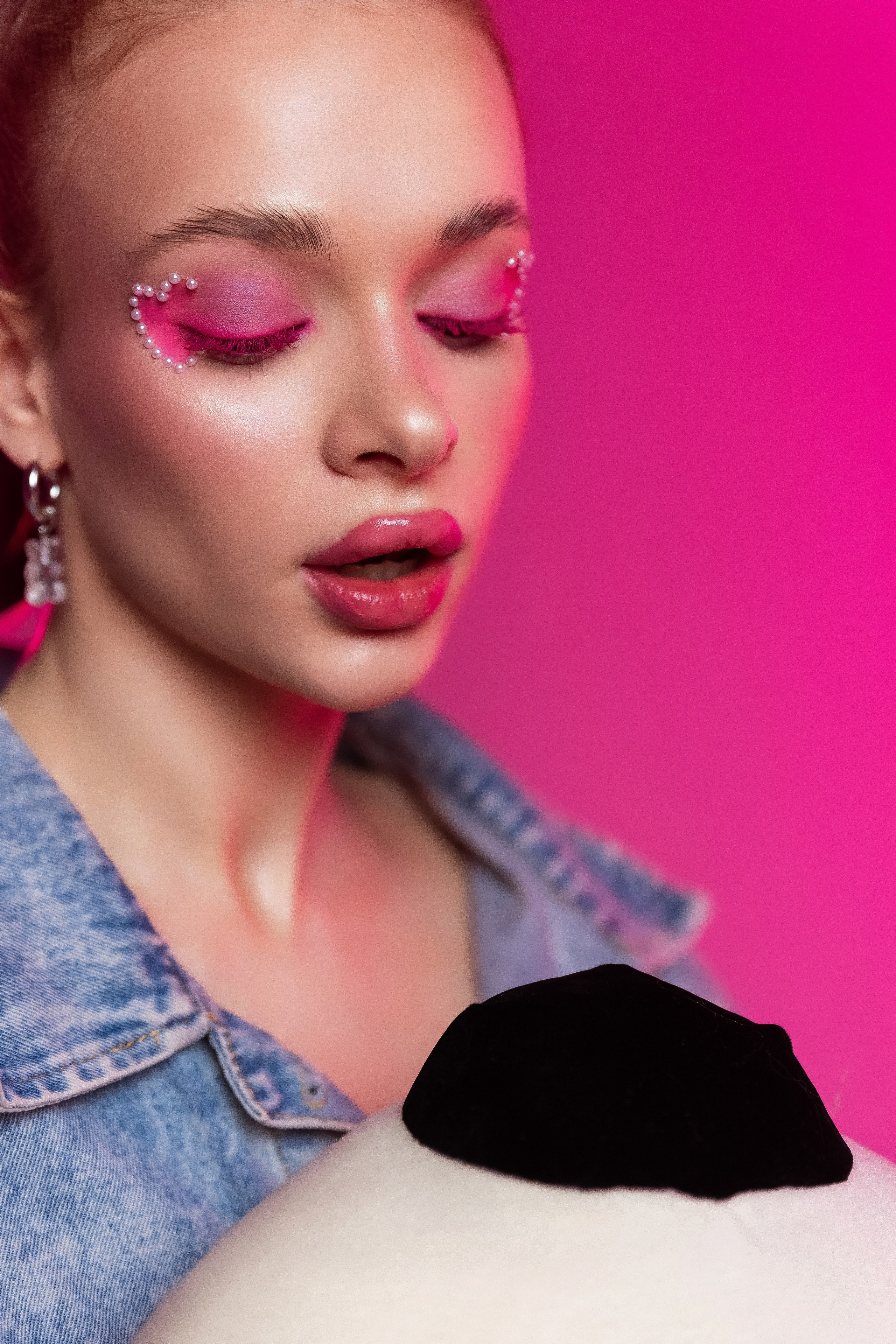 идея фотосессия на 14 февраля, день всех влюблённых, цветной свет, маски габо, 14 февраля, ростовой медведь