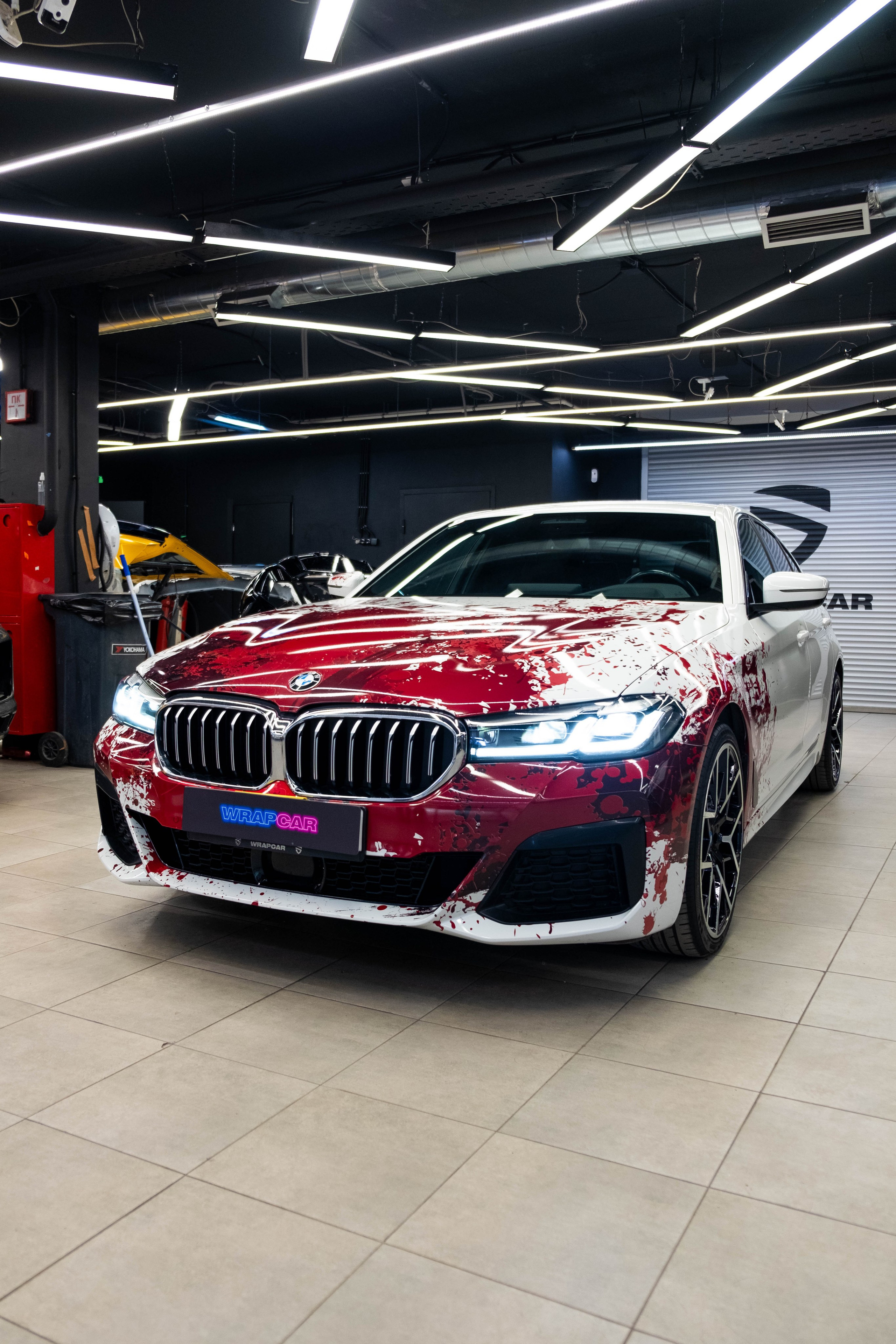 Винилография на BMW 5 G30. Студия дизайна и оклейки авто Barmaley Design