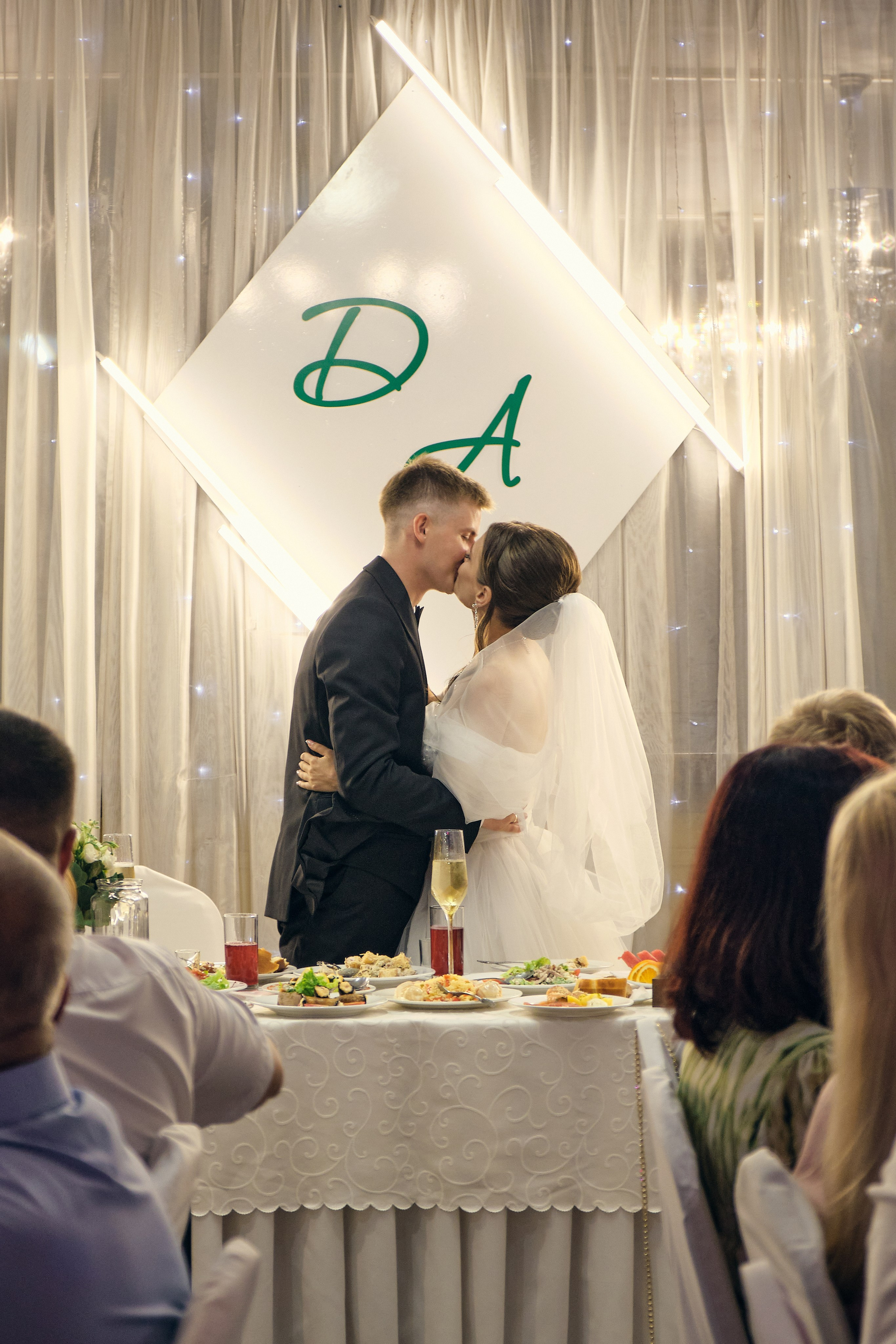 Банкет. Фэшн фотограф Арина Эльюс в Новосибирске