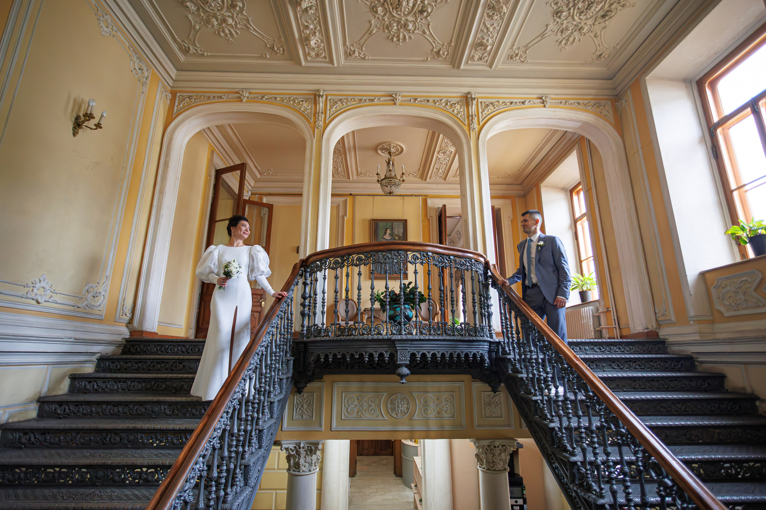 Свадебная фотосессия в библиотеке читальне им Пушкина. Свадебный фотограф Москва и МО Сергей Киржаев