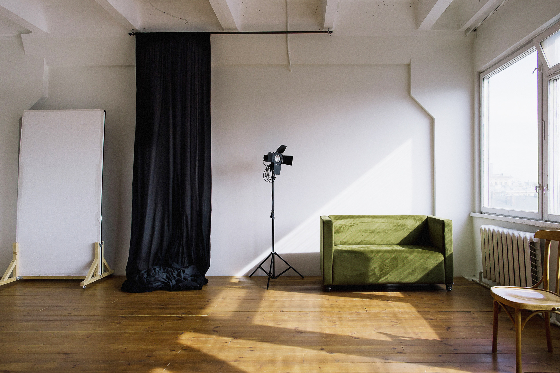 Ленинградский просп., 47, стр. 4, Москва (этаж 5, комната 922), Стоимость аренды зала ФОТО/ВИДЕО – 1800 руб./час, при аренде от 2-х часов - 1400 руб./час.